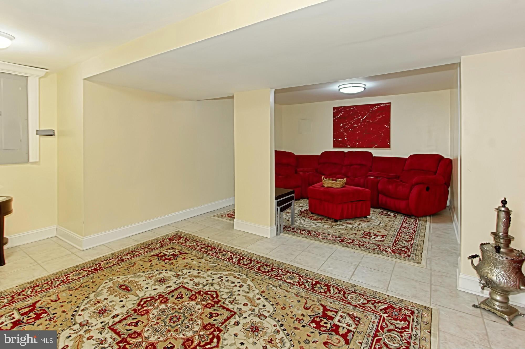 PIMMIT HILLS - Residential Lease