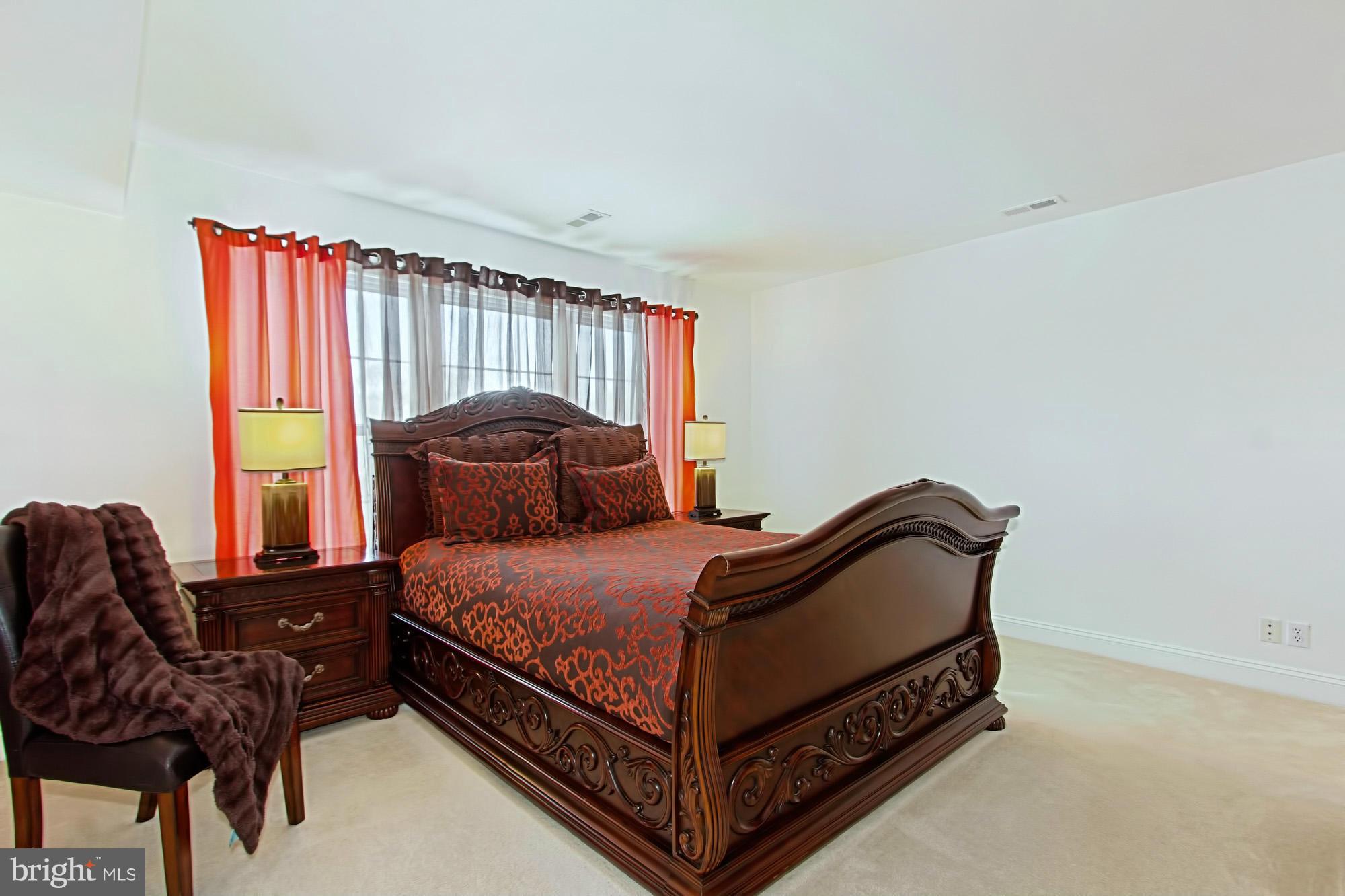 PIMMIT HILLS - Residential Lease