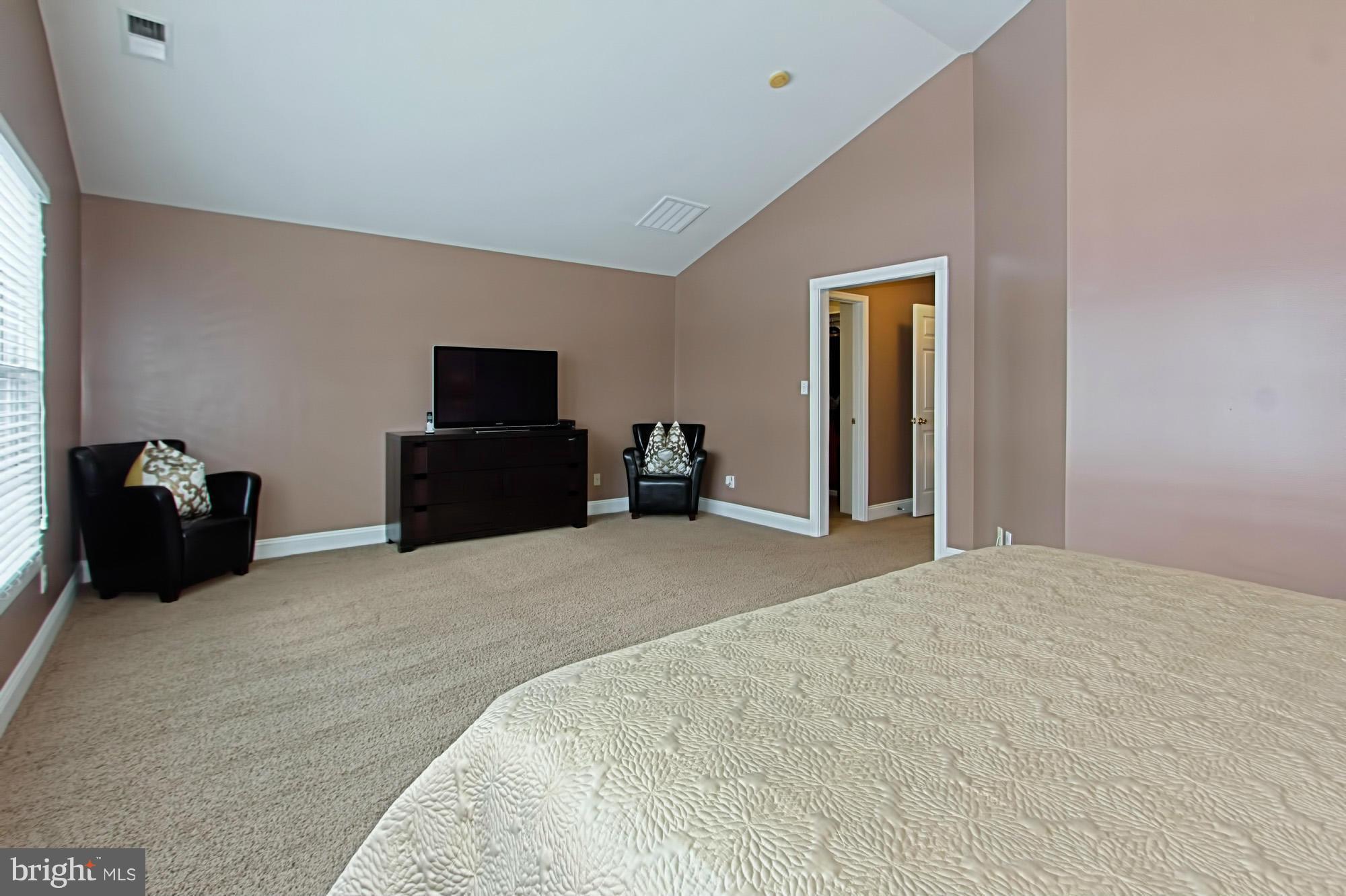 PIMMIT HILLS - Residential Lease