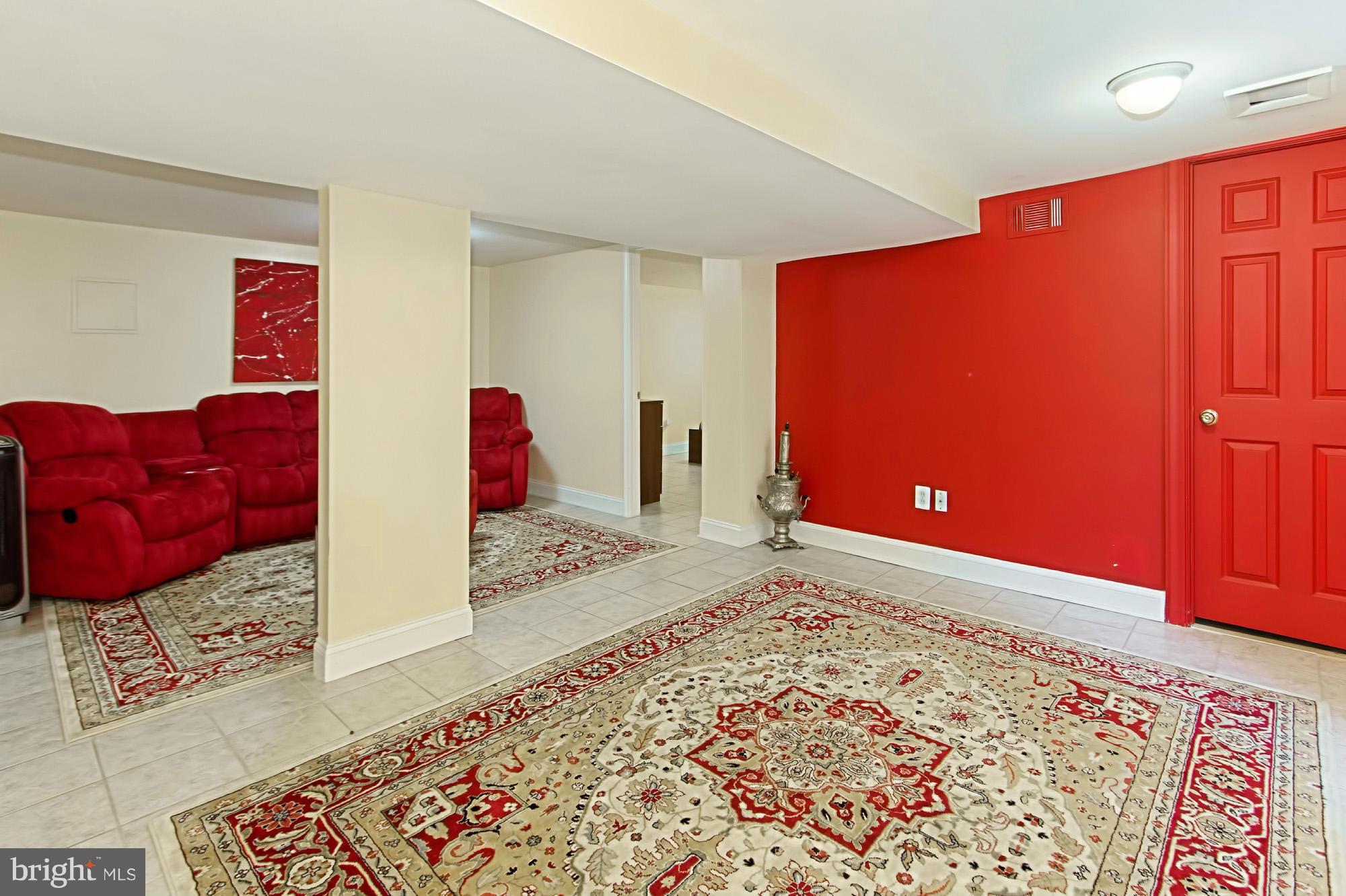 PIMMIT HILLS - Residential Lease