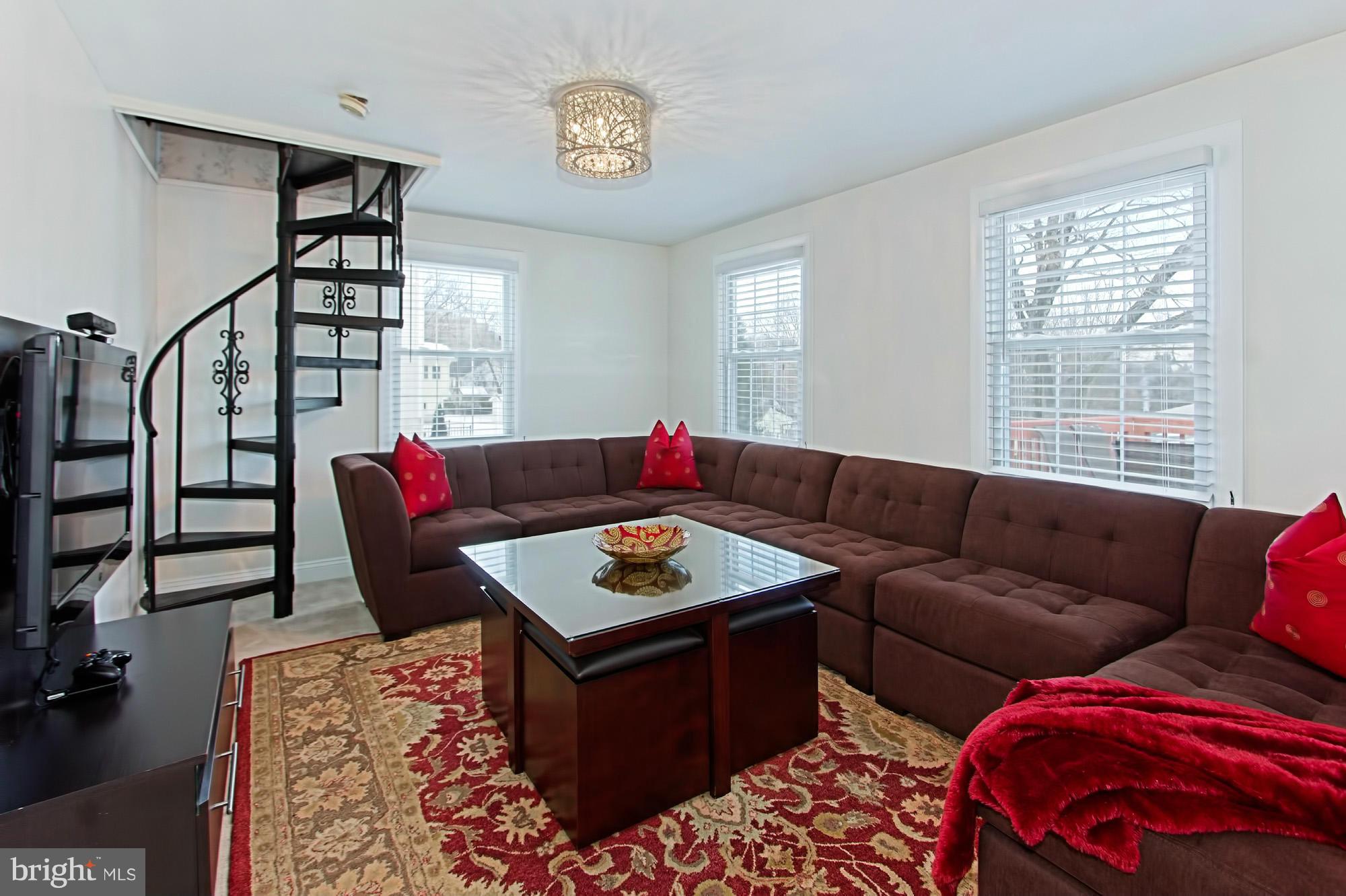 PIMMIT HILLS - Residential Lease