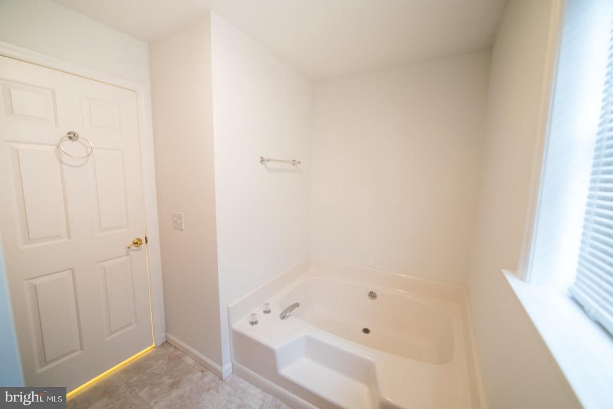 FOXTAILS MANOR - Residential