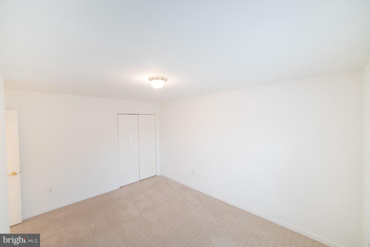 FOXTAILS MANOR - Residential