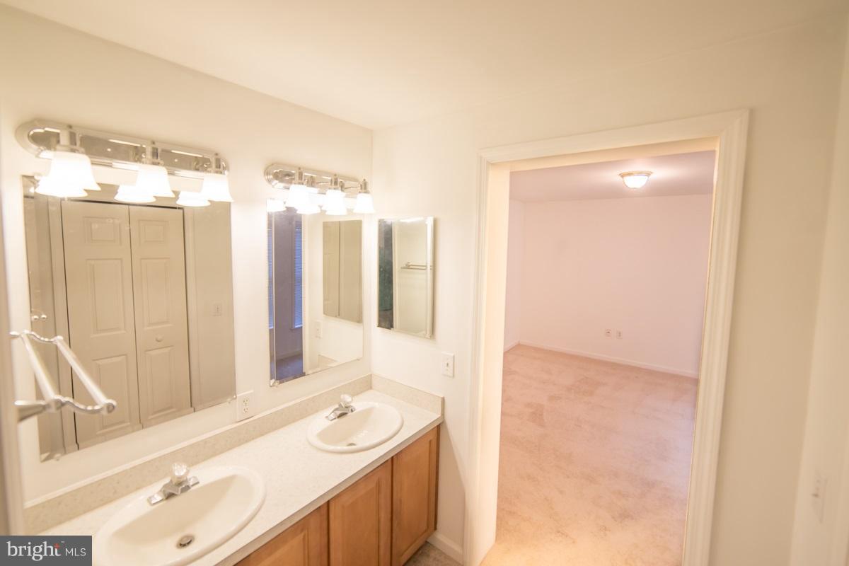 FOXTAILS MANOR - Residential