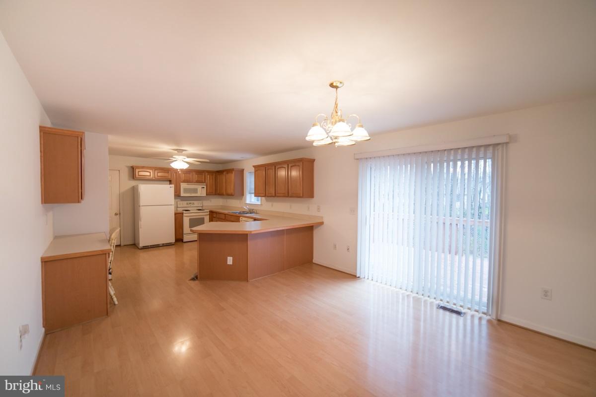 FOXTAILS MANOR - Residential