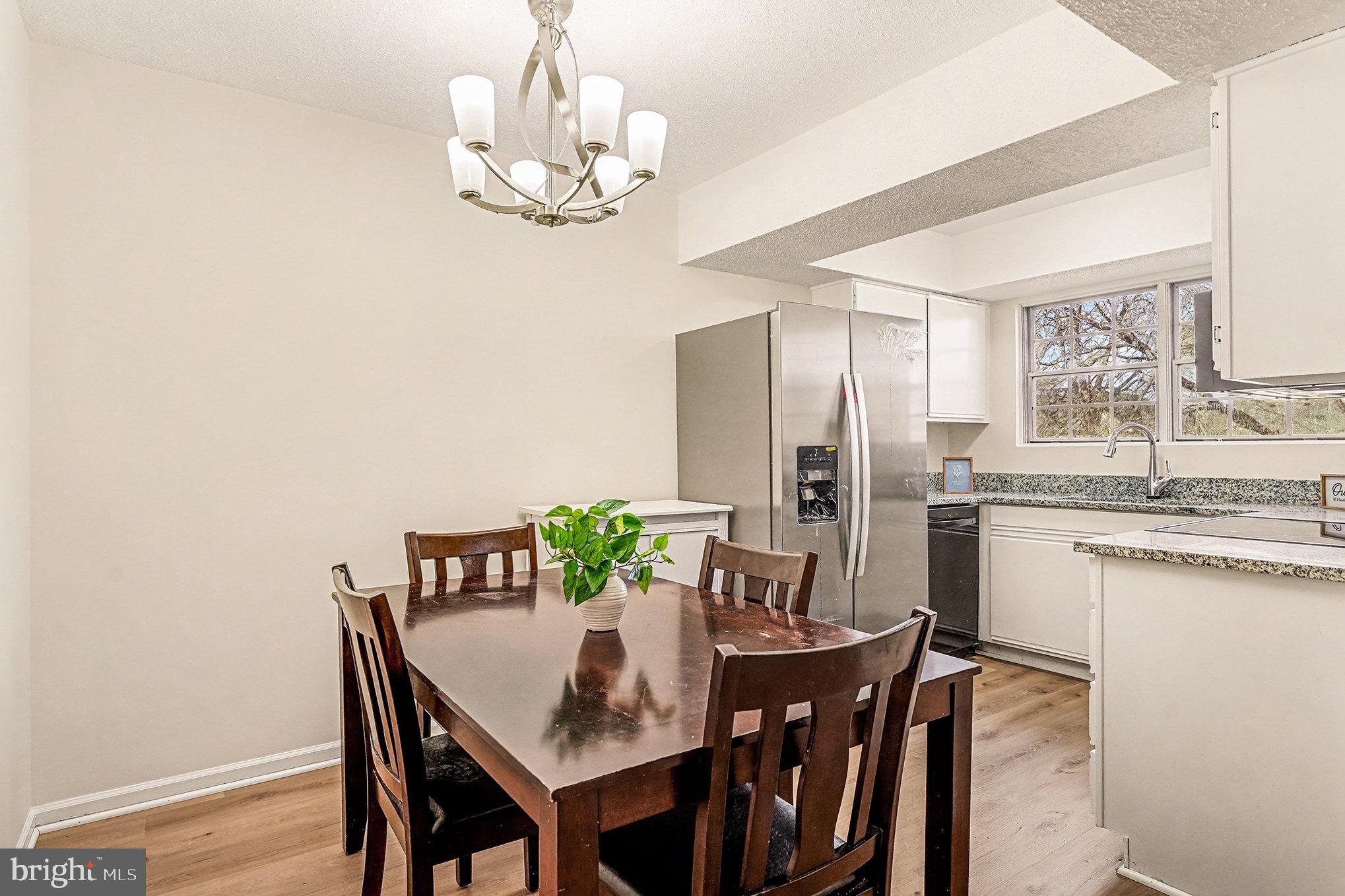 HUNTER'S SQUARE - Residential