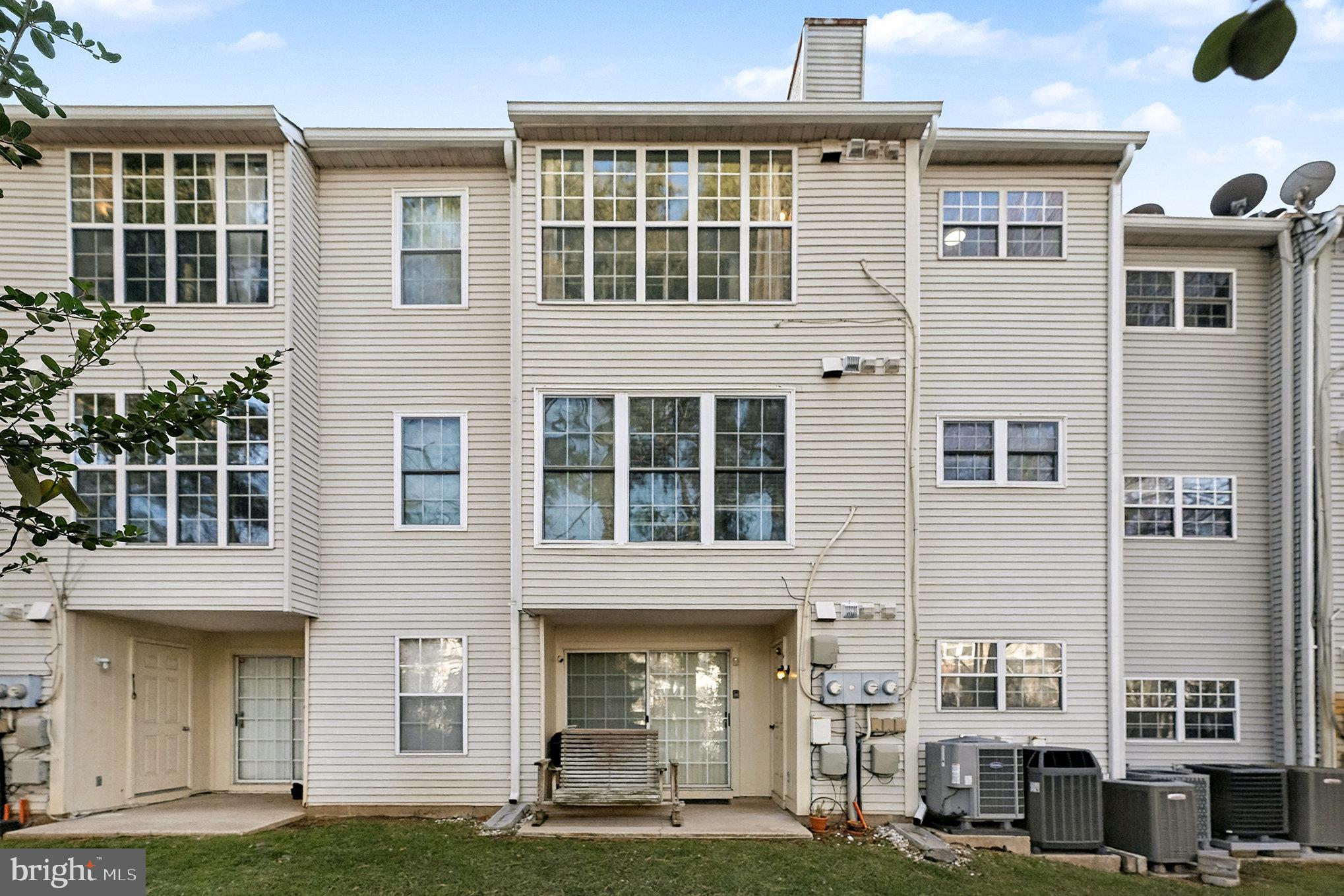 HUNTER'S SQUARE - Residential