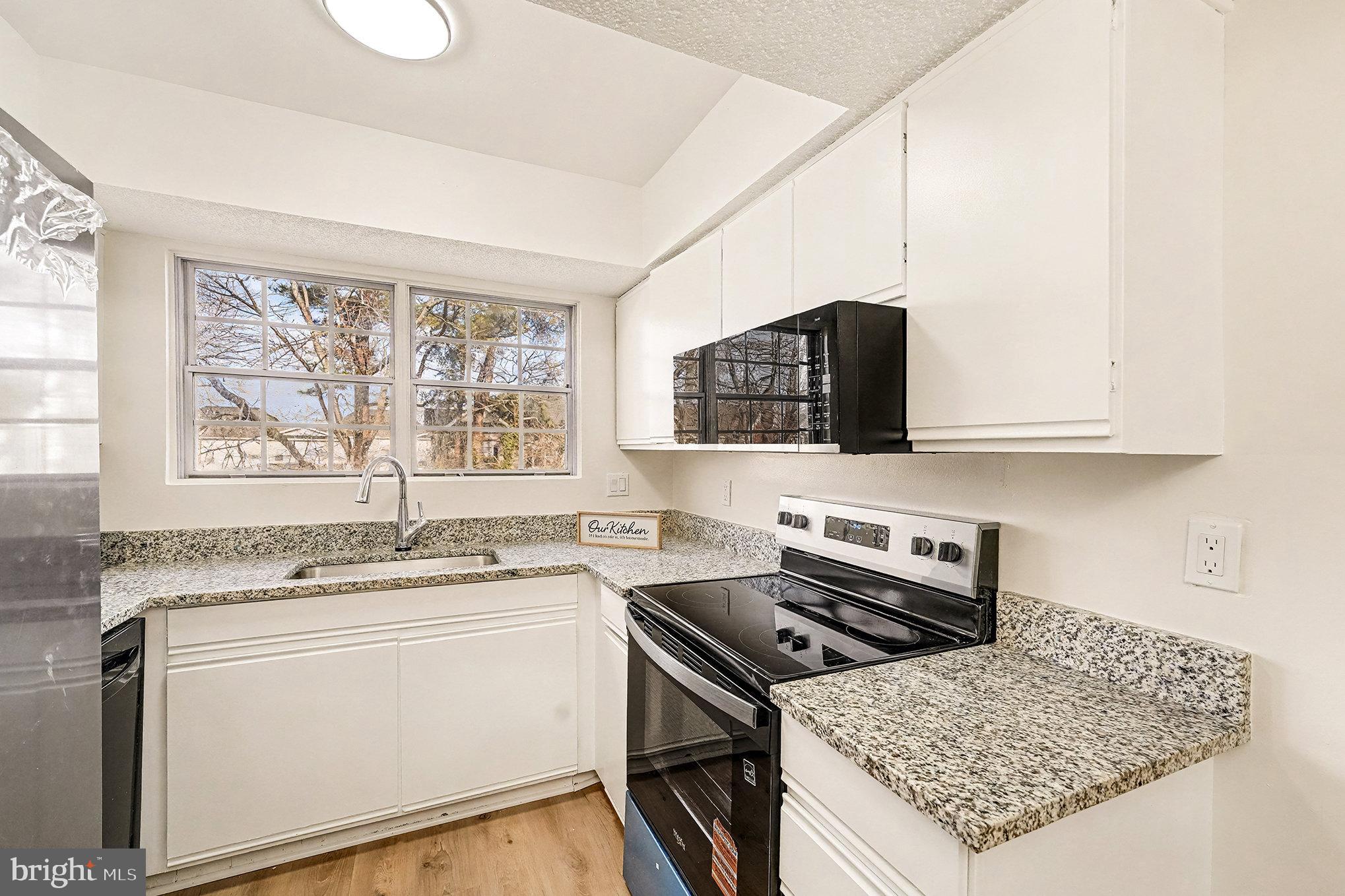 HUNTER'S SQUARE - Residential