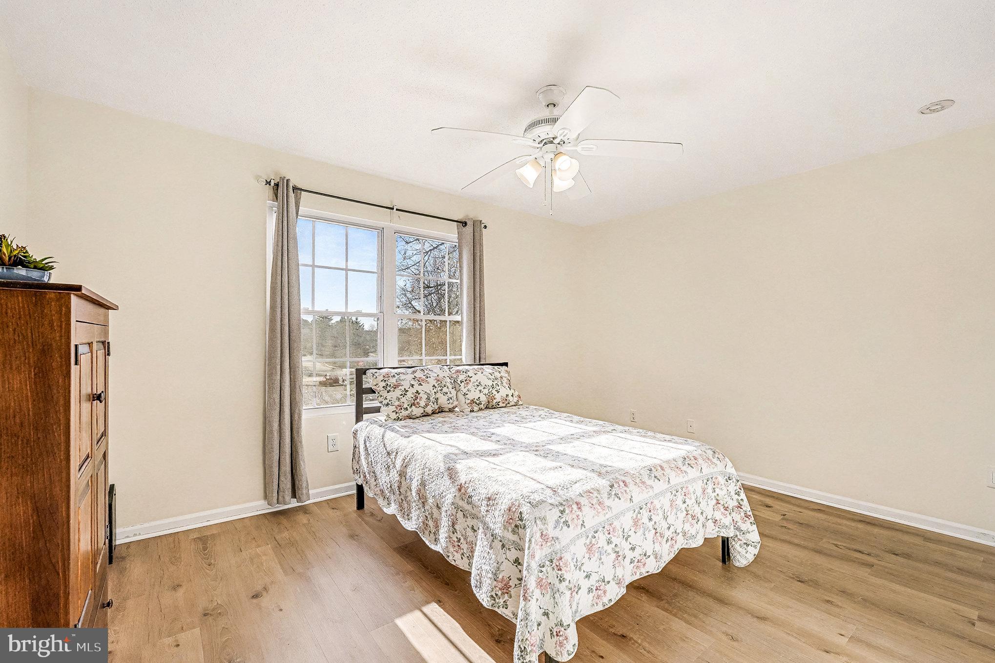 HUNTER'S SQUARE - Residential