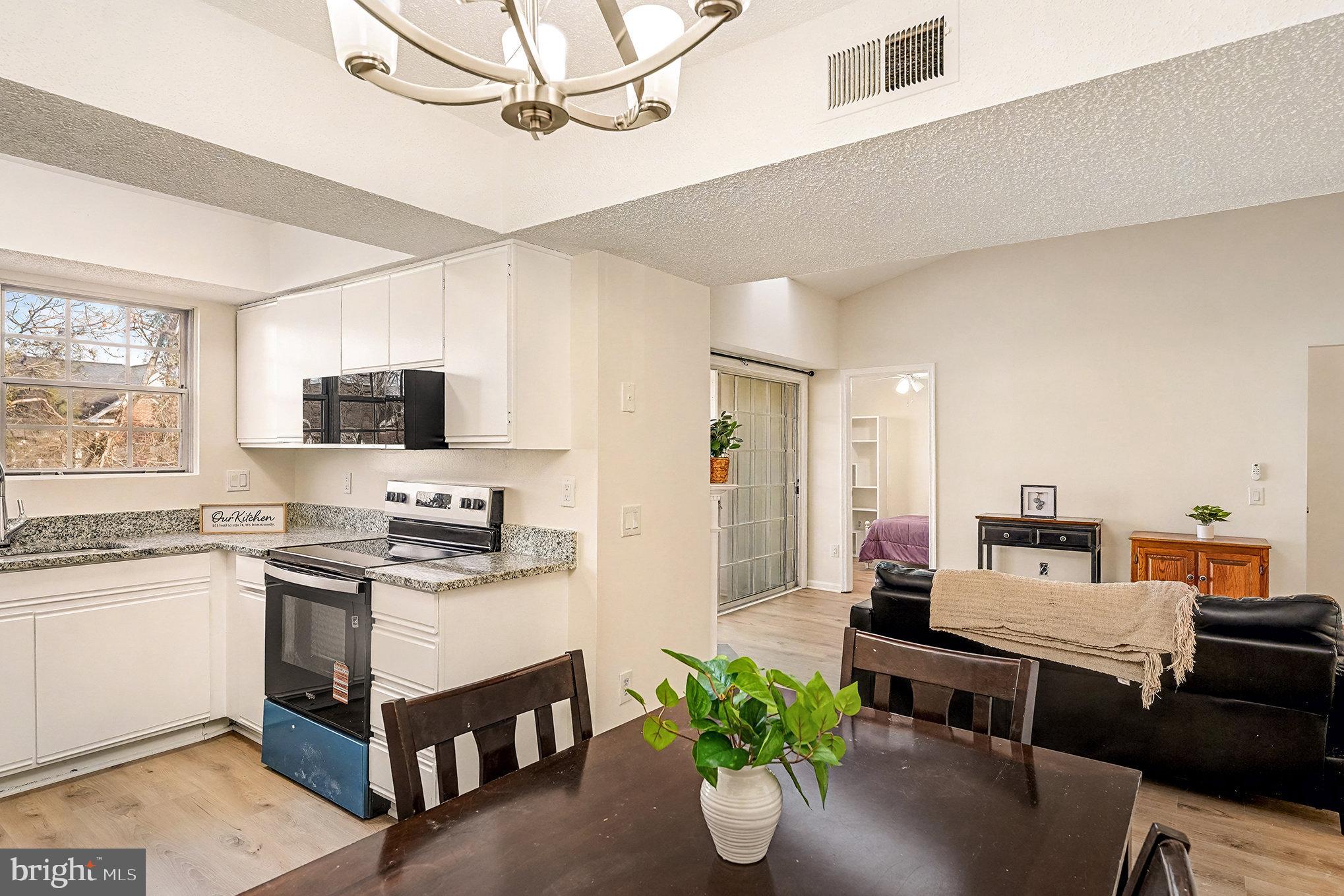 HUNTER'S SQUARE - Residential