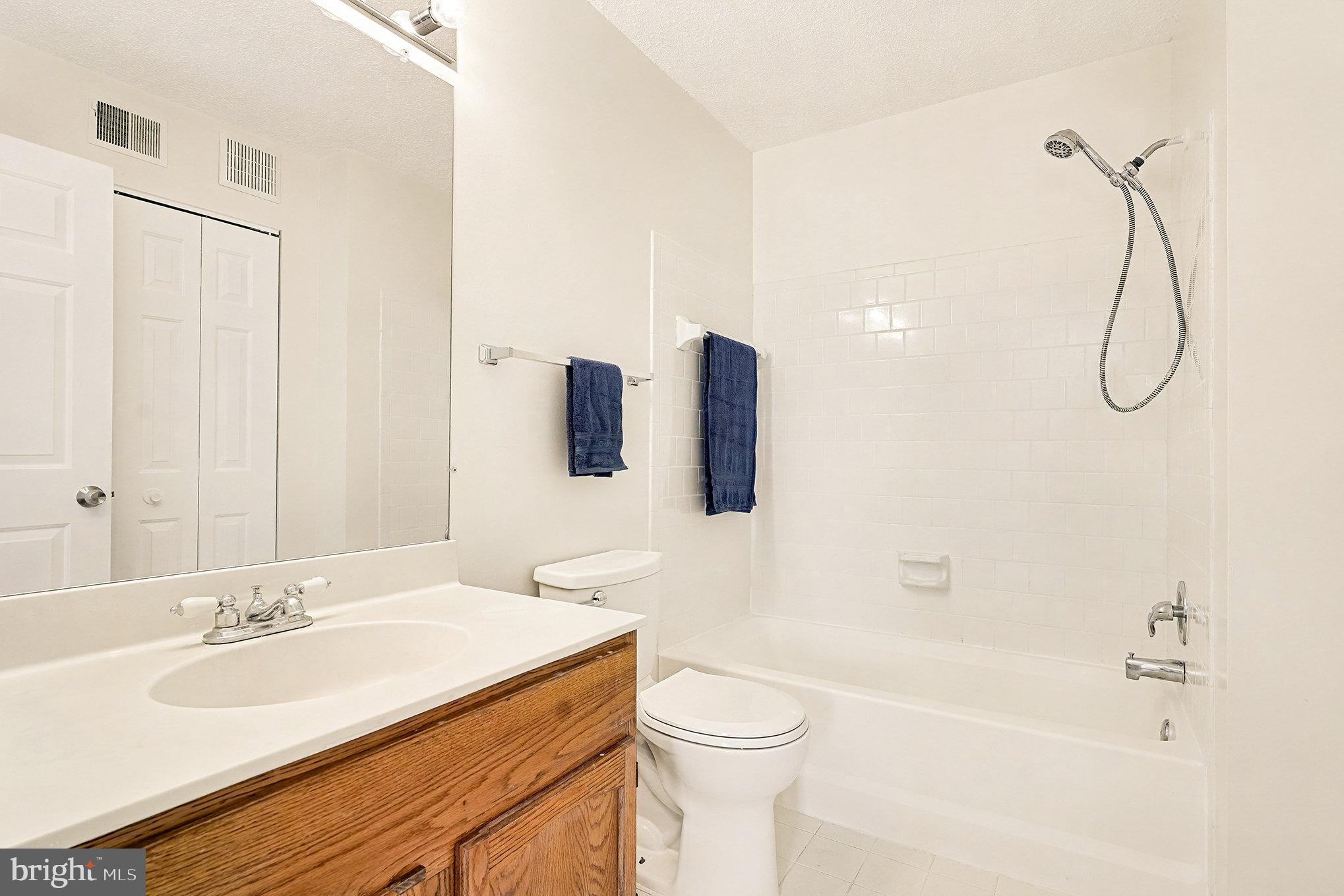 HUNTER'S SQUARE - Residential