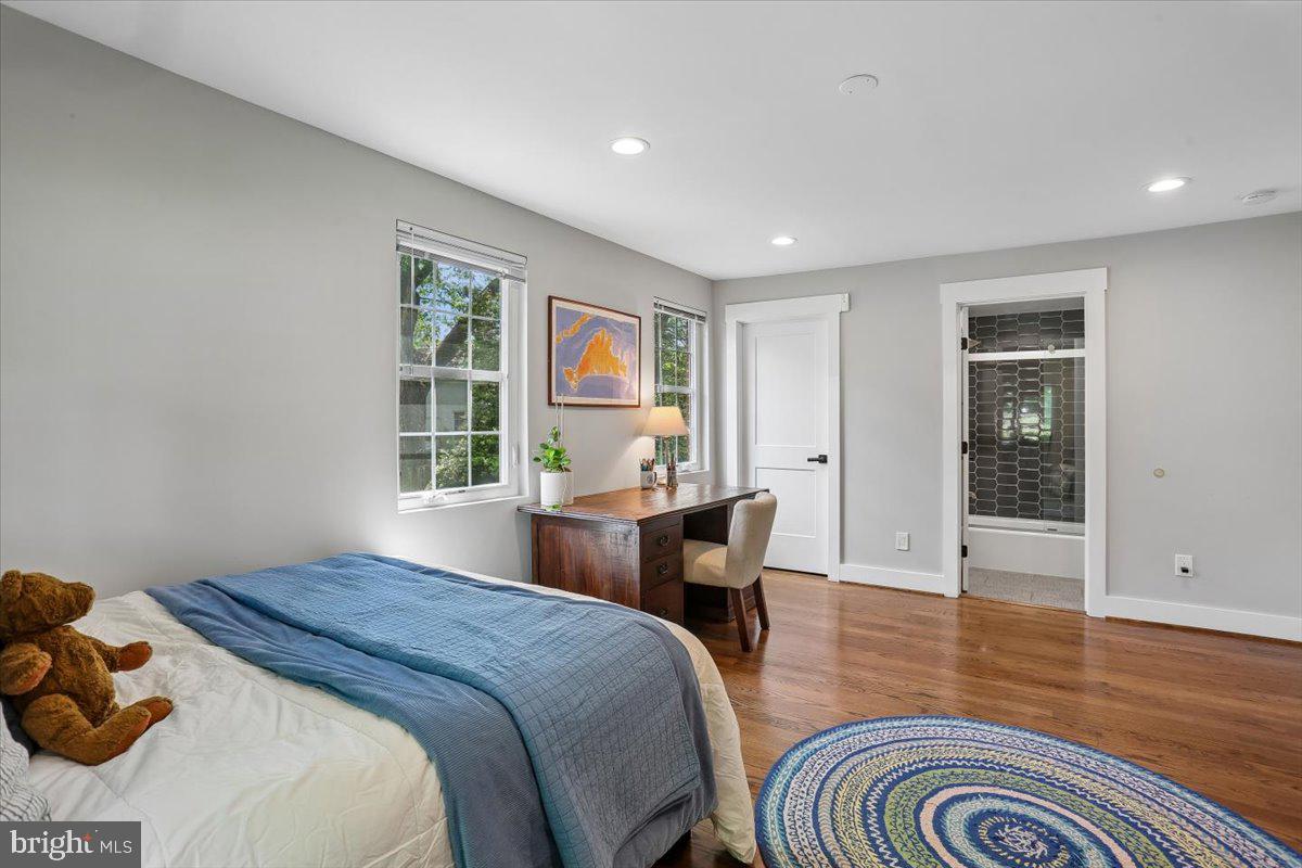 SIXTEENTH ST VILLAGE - Residential