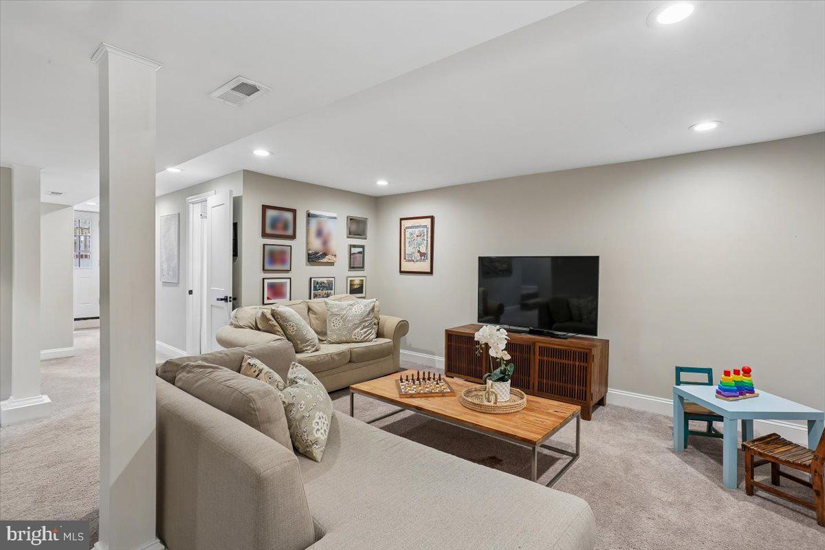 SIXTEENTH ST VILLAGE - Residential