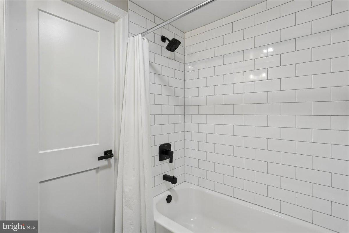 SIXTEENTH ST VILLAGE - Residential