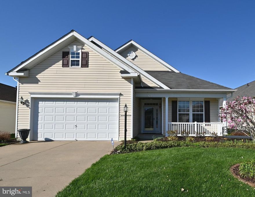 One of the few "Bonaire" models with the Bonus Room .  Open floorplan and one-level living at it's best.  Beautiful hardwood floors throughout.  Kitchen/Bathrooms have ceramic tile floor.  Formal Living & Dining Rooms and Family Room off of kitchen.  Separate Laundry Room with utility sink.   Bright and airy Sun Room with vaulted ceiling and walk-out to backyard patio with retractable awning.  Large Master Bedroom with HUGE 10x14 walk-in closet.   This model has a bonus "F.R.O.G." - Finished Room Over Garage!  It's a LARGE, finished, heated/cooled space perfect for an office, sleeping area, game room, extra storage...whatever you'd like.