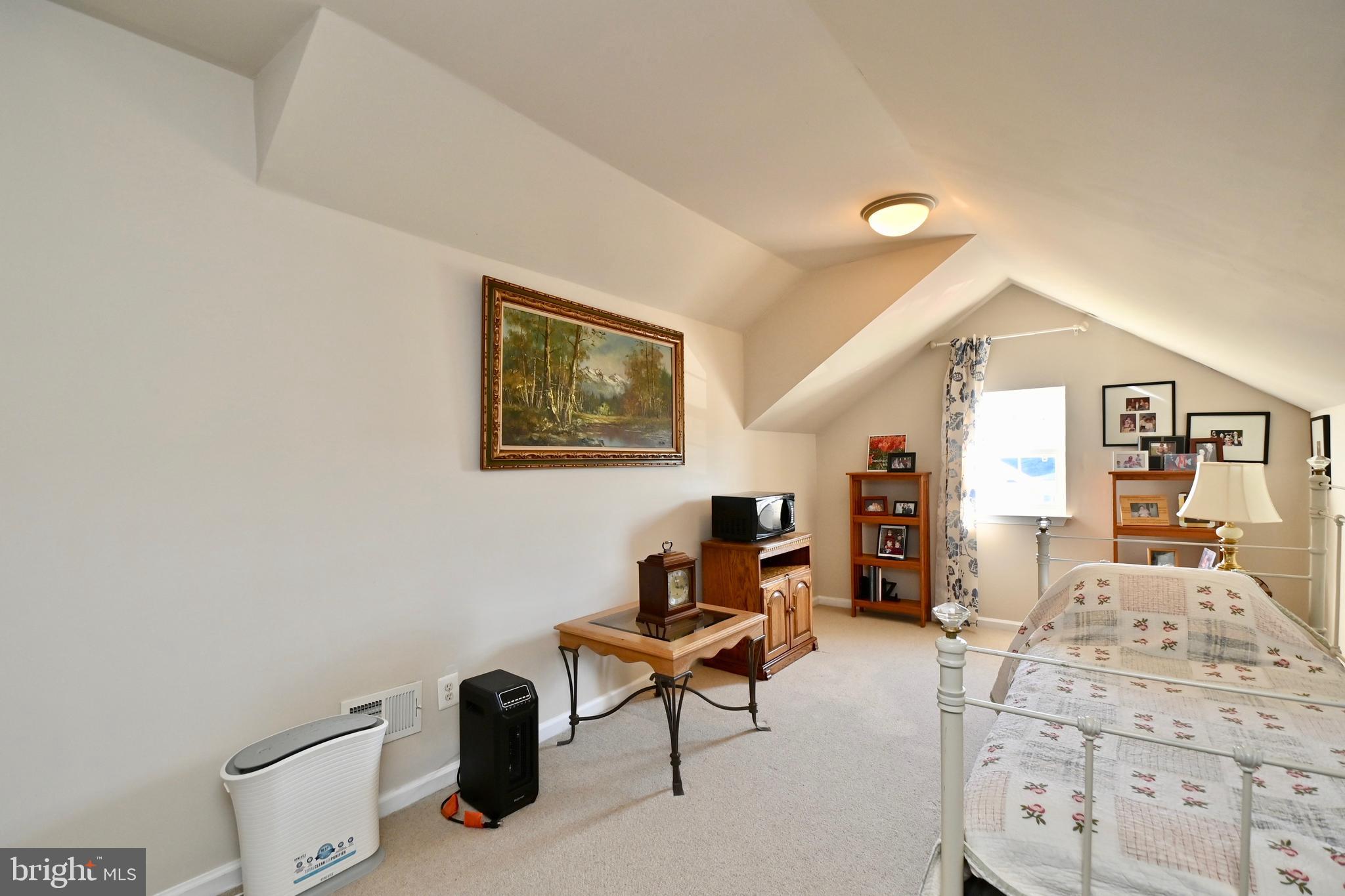 FOUR SEASONS IN HISTORIC VIRGINIA - Residential