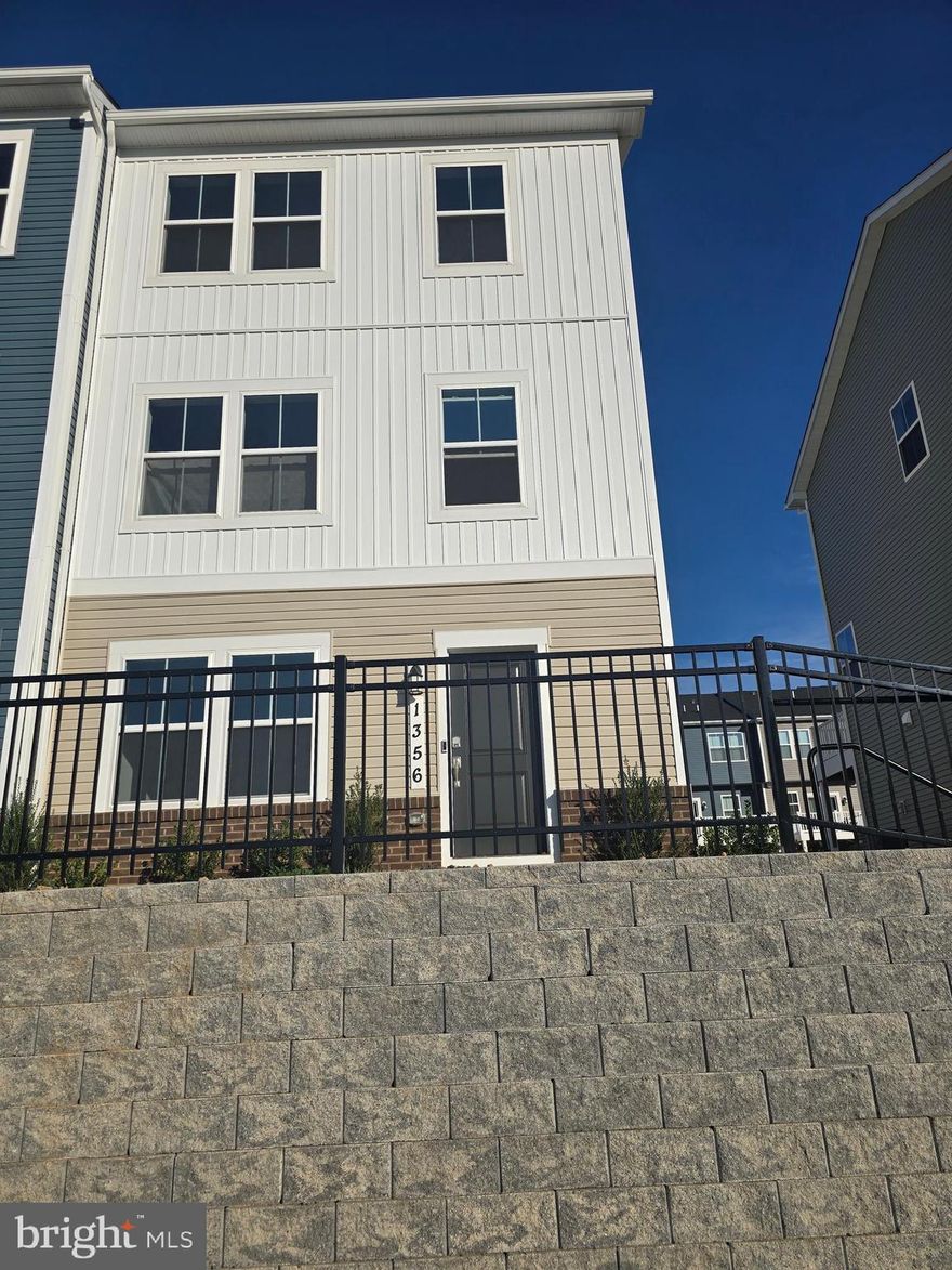 📍  End Unit✨ Move-In Ready • 🆕 New Construction • 📍 Prime Location! 

🪟 Blinds will be installed | ⚡ EV charger available upon tenant request

Welcome to this stunning 3-level townhome in the sought-after Red Clover Meadows community in Ranson, WV.

✨ Home Highlights:

🛏️ 3 Bedrooms | 🛁 2 Full Baths | 🚻 2 Half Baths | 🚗 2-Car Rear-Load Garage

🍽️ Gourmet kitchen with granite countertops, center island & hardwood floors

🛋️ Open-concept main level – perfect for modern living & entertaining

🌅 Deck with sunrise views overlooking green space & Appalachian foothills

🛏️ Primary suite with walk-in closet & private tiled shower bath

🎮 Finished entry-level rec room with half bath for extra living space

🪟 Blinds, washer, and dryer included

🔒 Smart Home Features:

🔑 Keyless smart lock

📹 Ring video doorbell

📍 Fantastic Location:

🚶 Walk to Home Depot, grocery stores & restaurants

🚗 10 mins to Loudoun County | 25 mins to Leesburg | 55 mins to Sterling/Herndon/Reston

📌 Additional Details:

📷 Some photos of similar model – finishes may vary

🐾 Pets considered (case by case)

📝 Min 12-month lease | Application via Zillow/Rentspree

💳 Requirements: 650+ credit score | 2.5x monthly rent income

💡 Tenant Pays: Lawn care, electricity, cable/internet, water/sewer, trash
💡 Landlord Pays: HOA dues