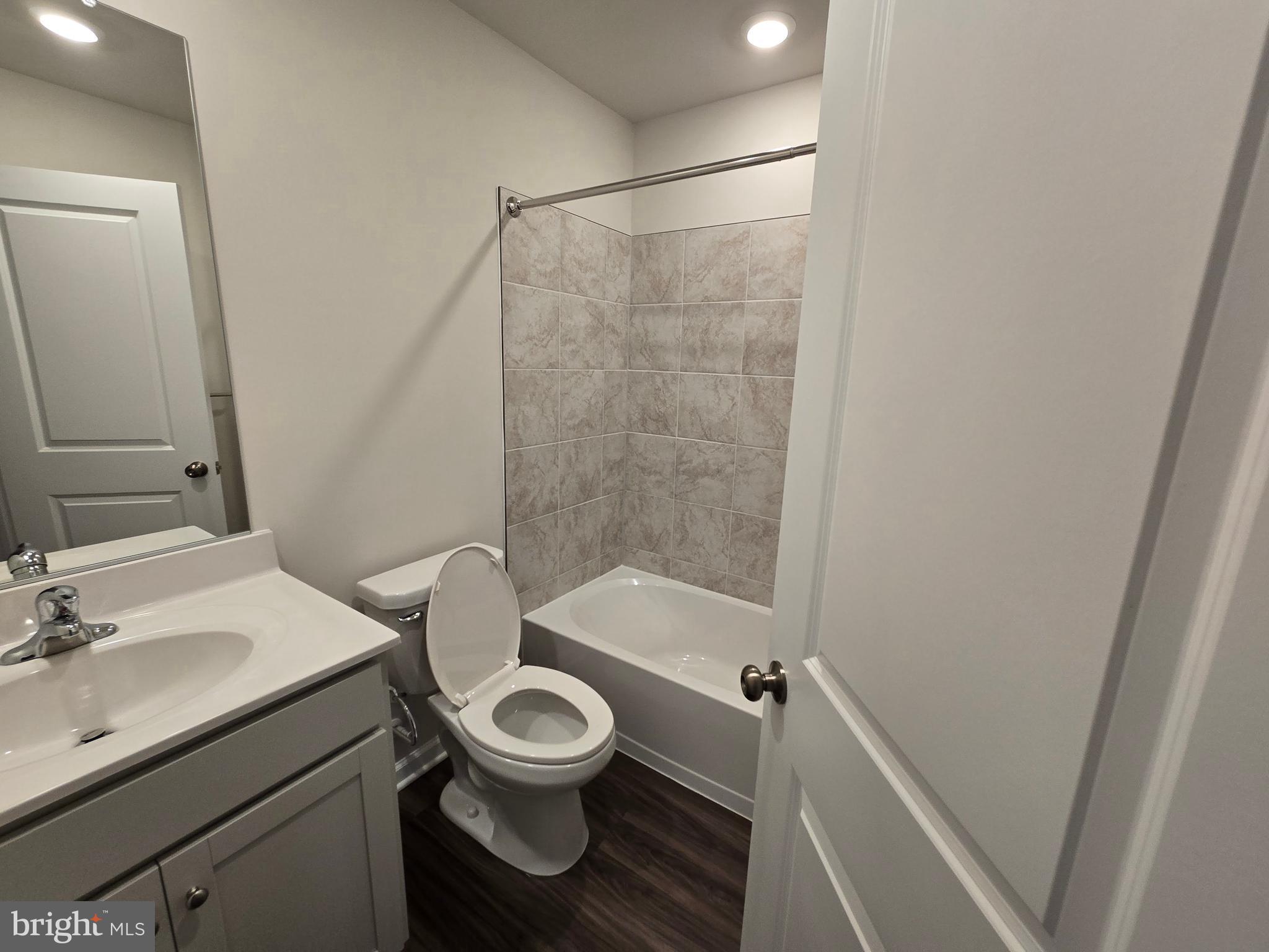 RED CLOVER MEADOWS - Residential Lease