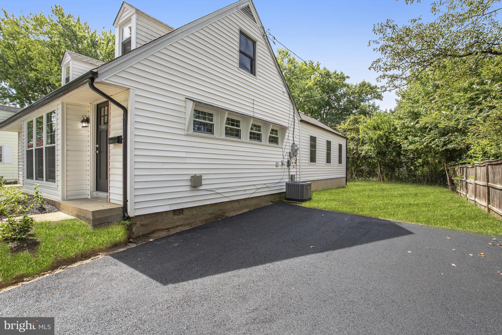 BUCKNELL MANOR - Residential Lease