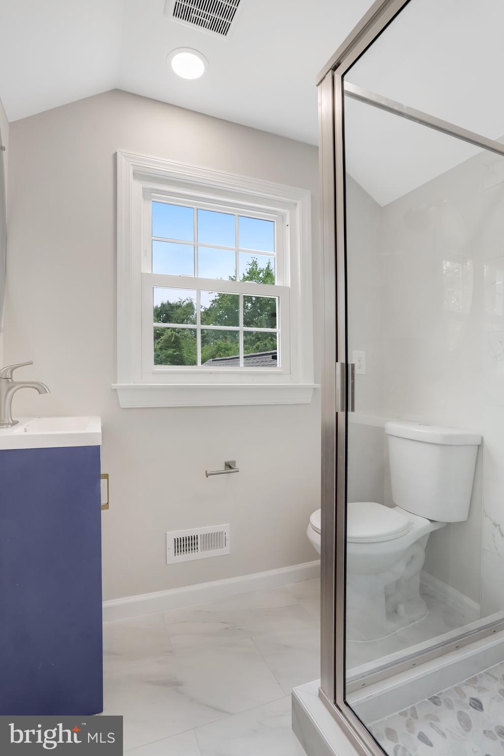 BUCKNELL MANOR - Residential Lease