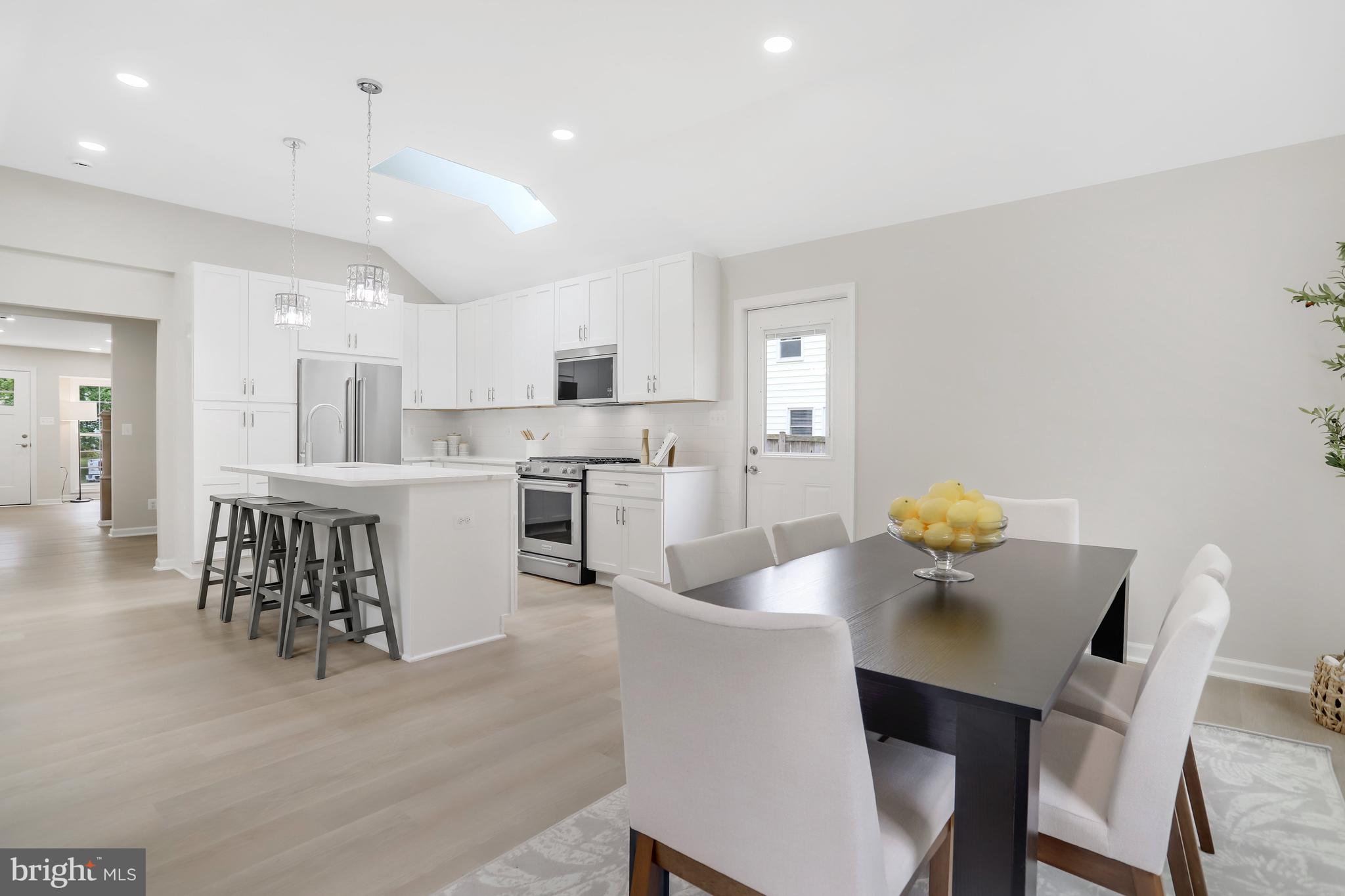 BUCKNELL MANOR - Residential Lease