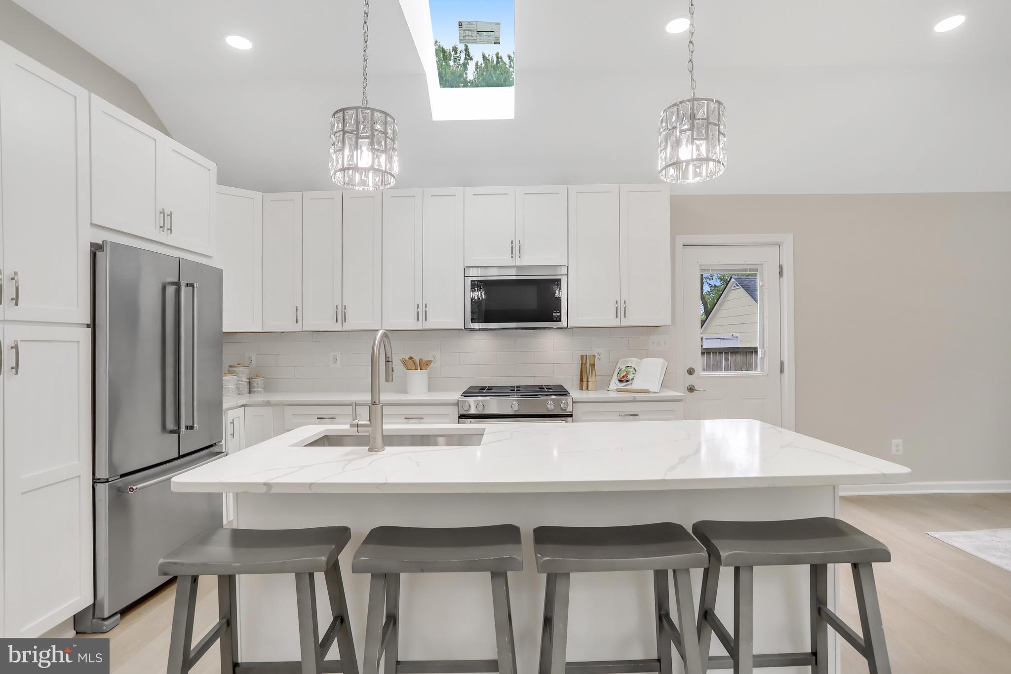 BUCKNELL MANOR - Residential Lease