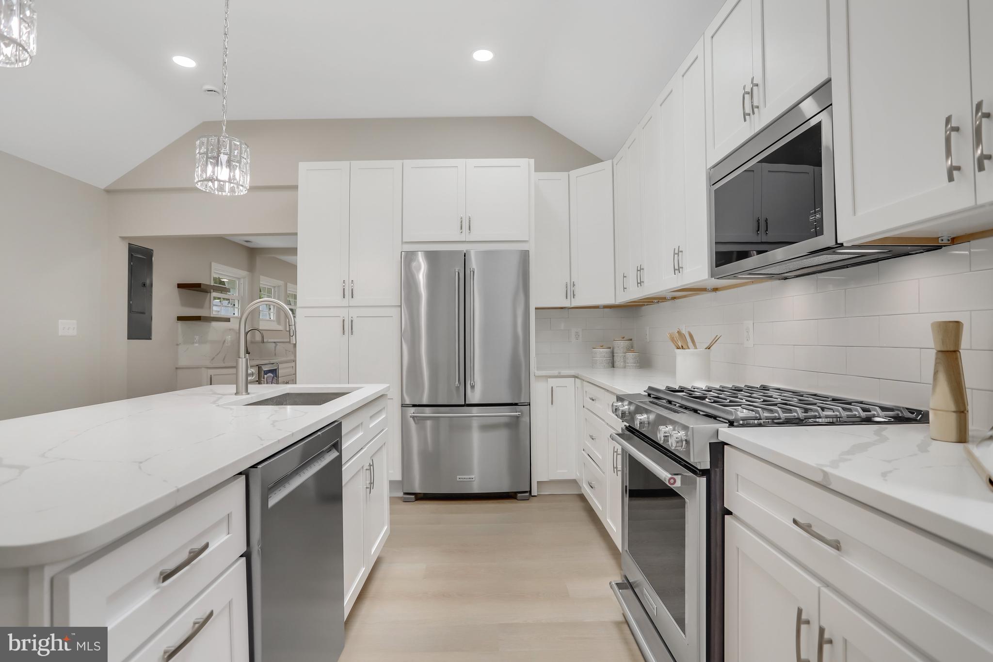 BUCKNELL MANOR - Residential Lease