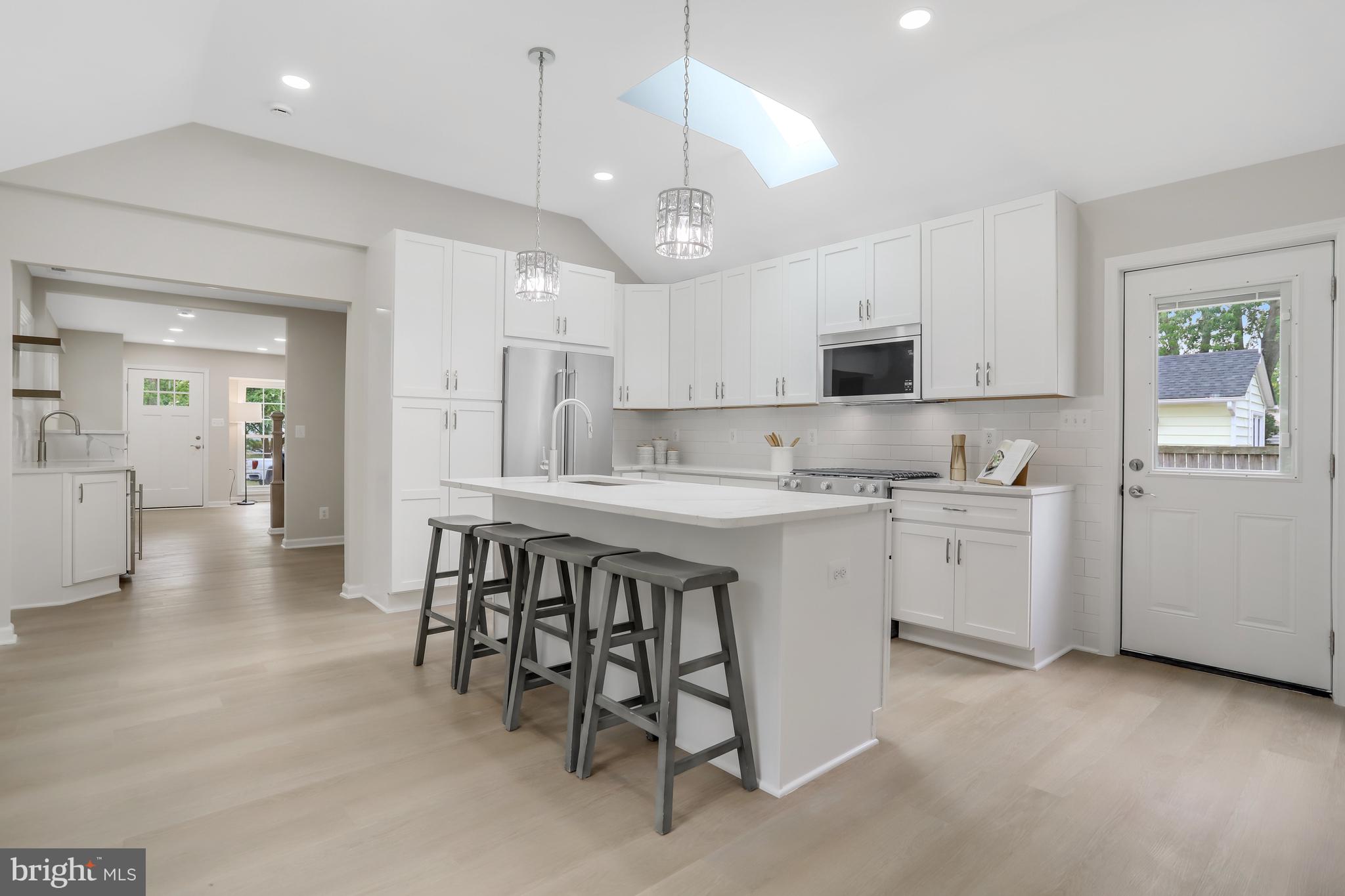 BUCKNELL MANOR - Residential Lease