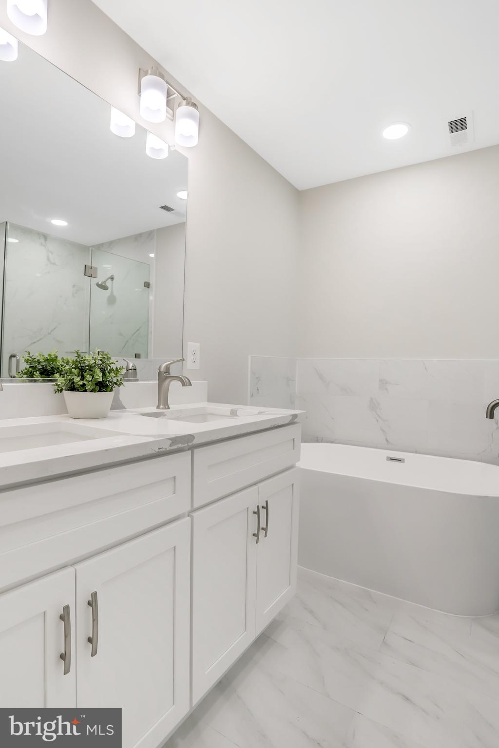 BUCKNELL MANOR - Residential Lease