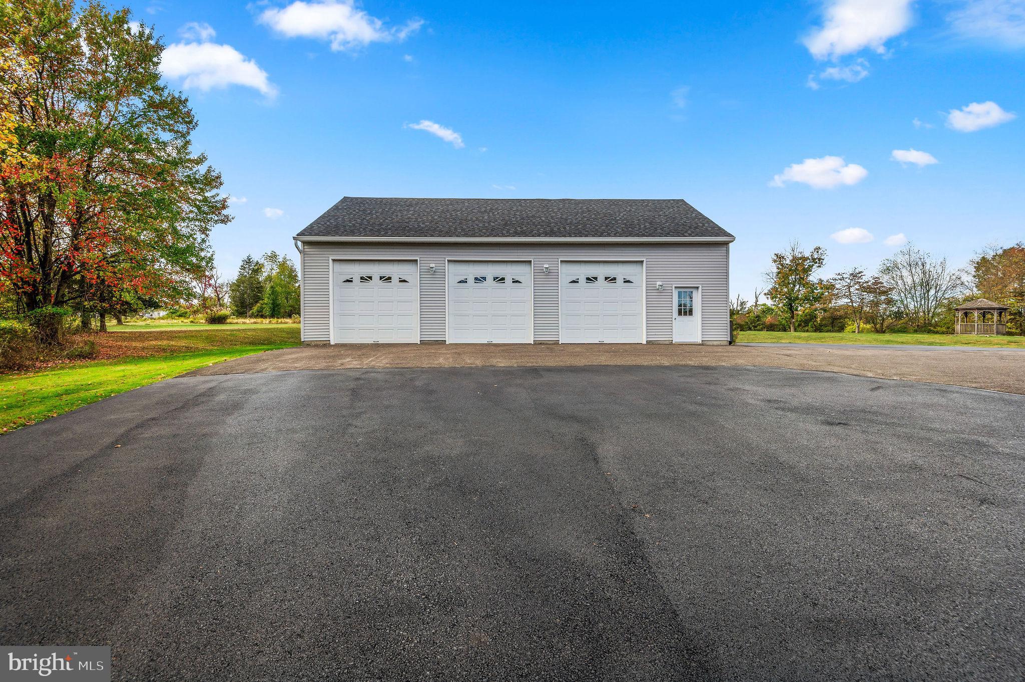 ANCHOR CROSSING - Residential