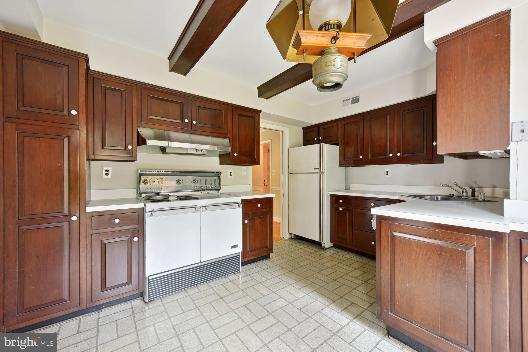 WESTMORELAND HILLS - Residential