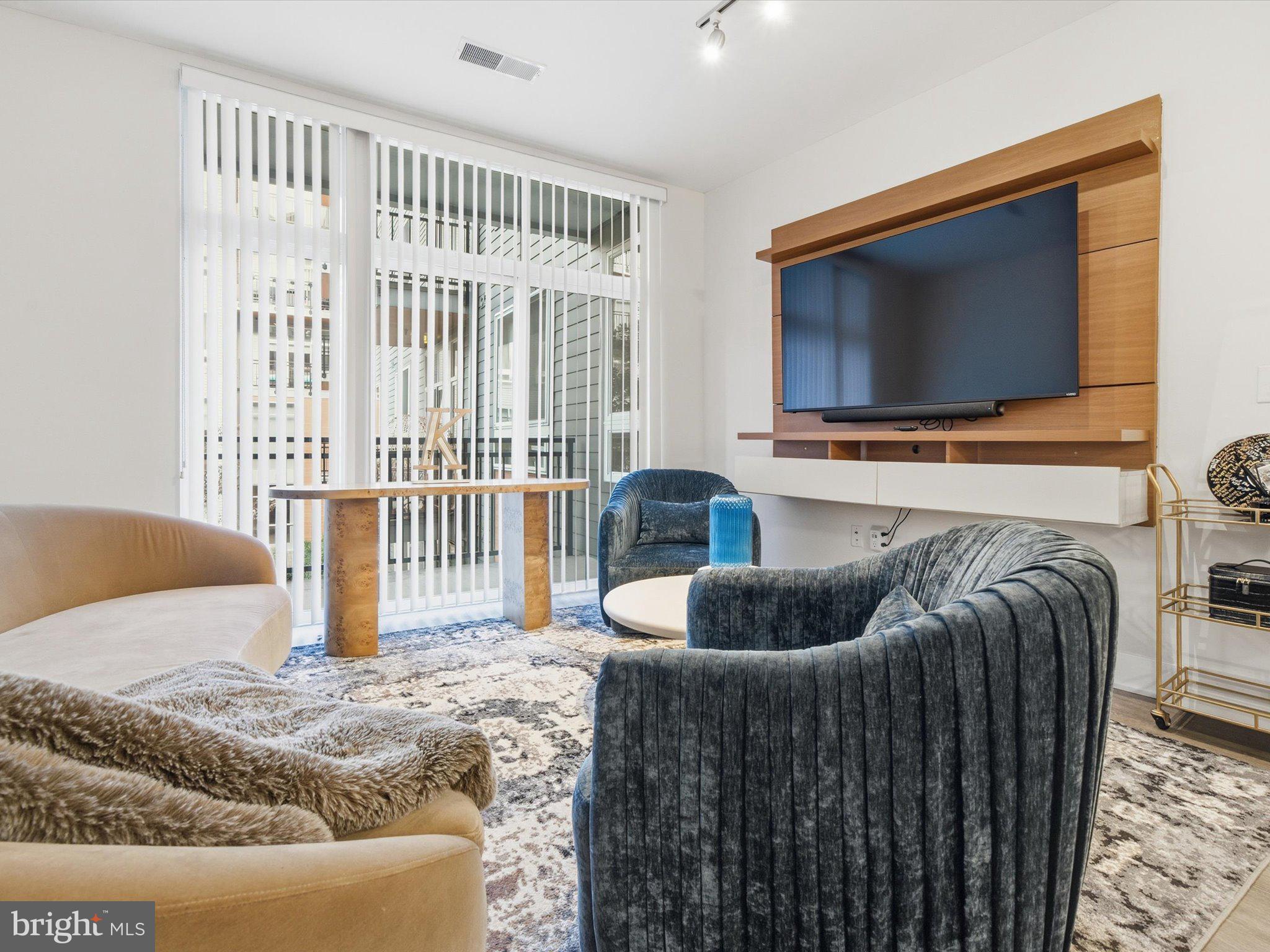 145 RIVERHAVEN DRIVE 214