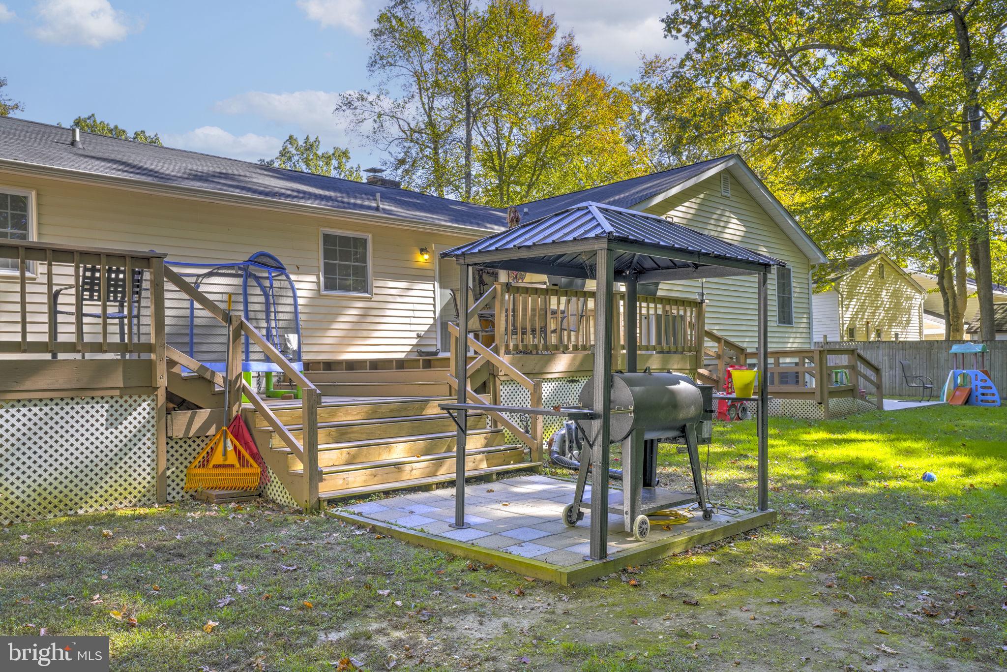 COUNTRY LAKES - Residential