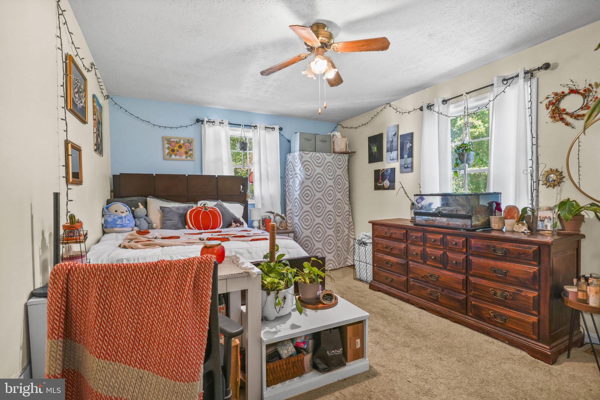 COUNTRY LAKES - Residential