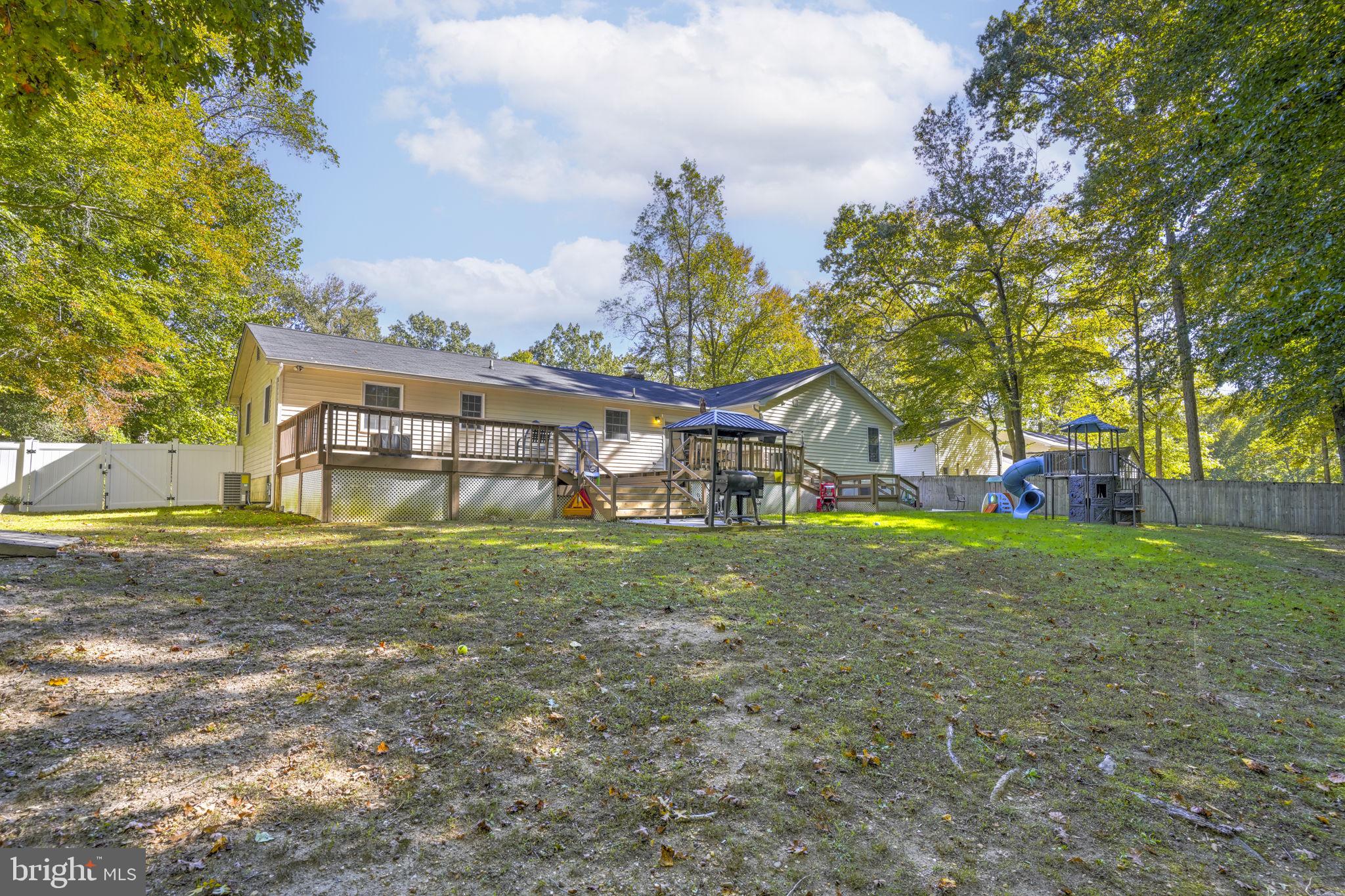 COUNTRY LAKES - Residential