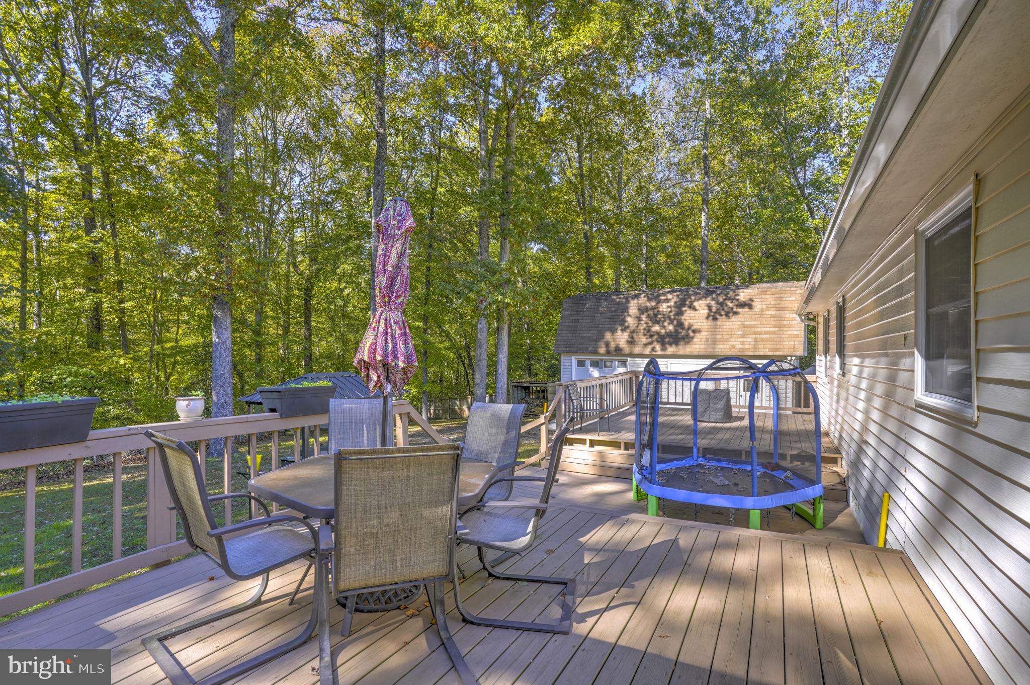 COUNTRY LAKES - Residential