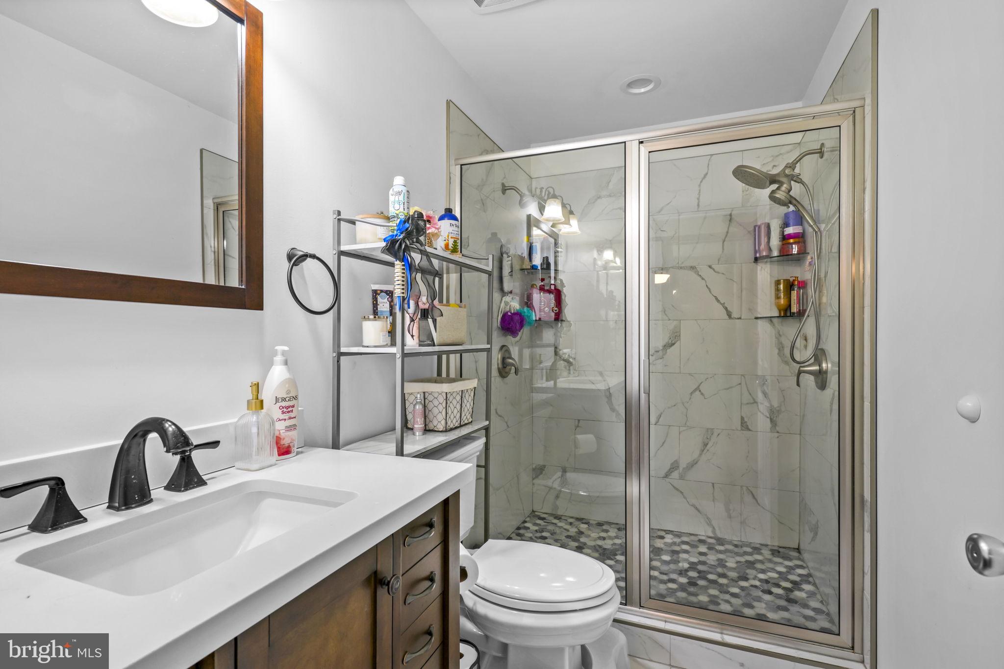 COUNTRY LAKES - Residential