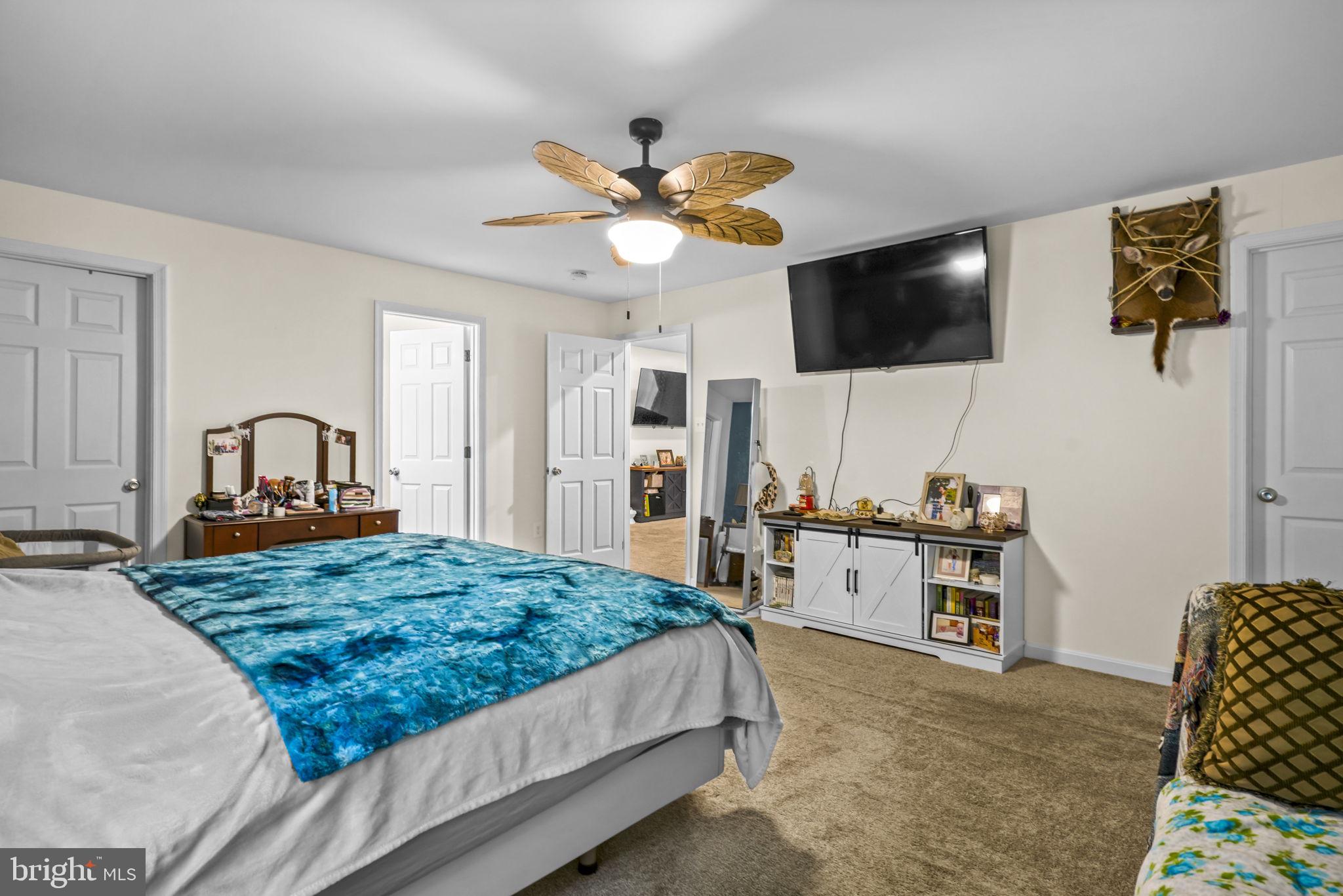 COUNTRY LAKES - Residential