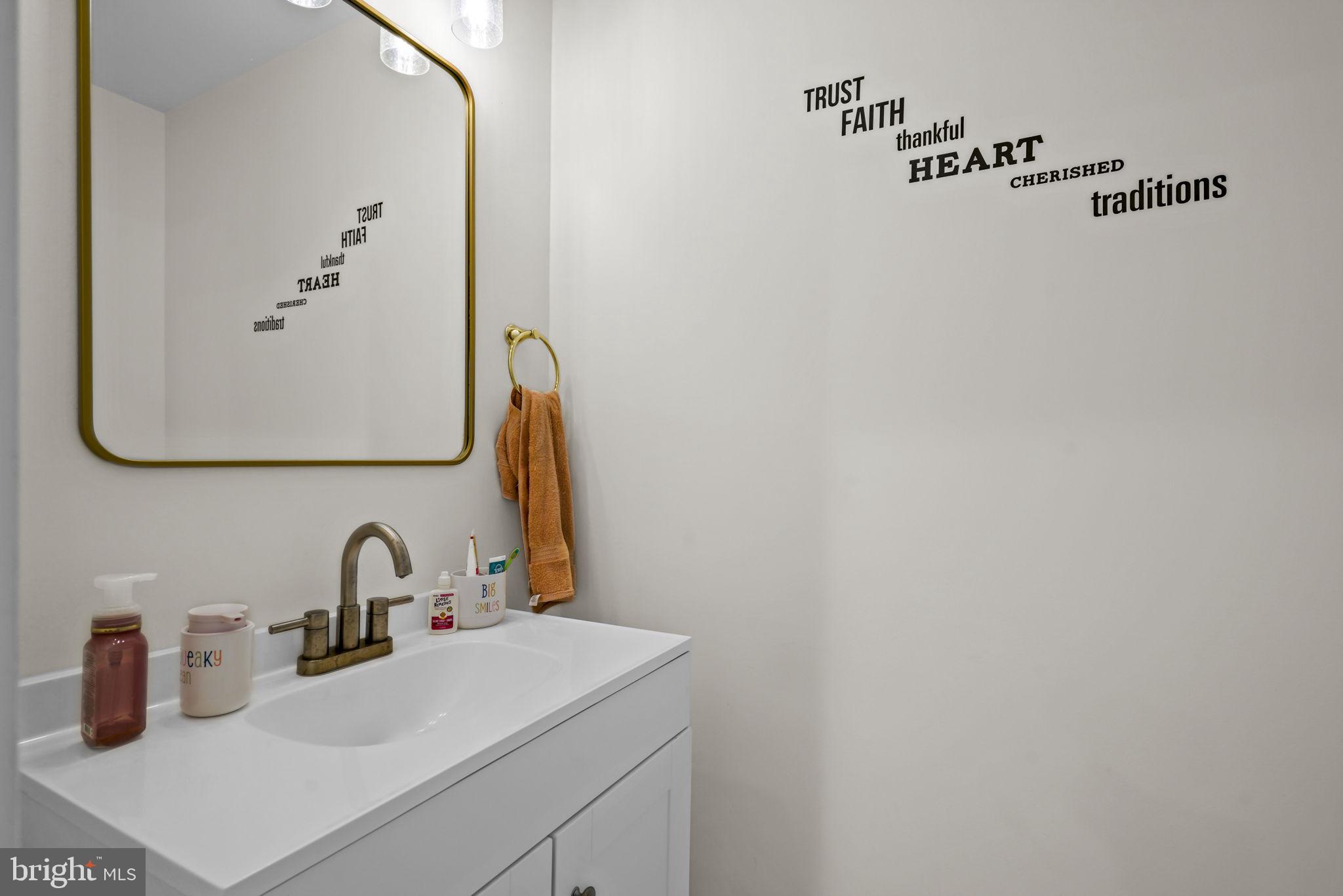 COUNTRY LAKES - Residential