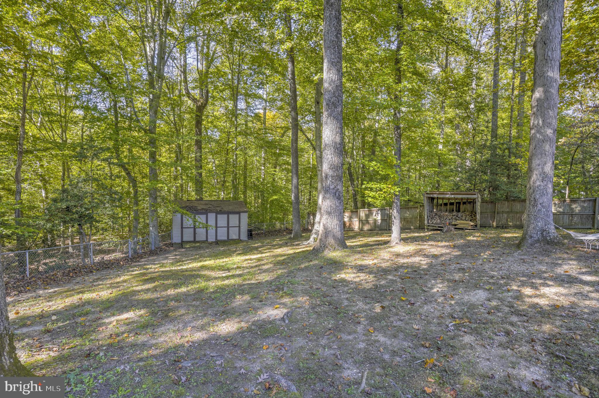 COUNTRY LAKES - Residential