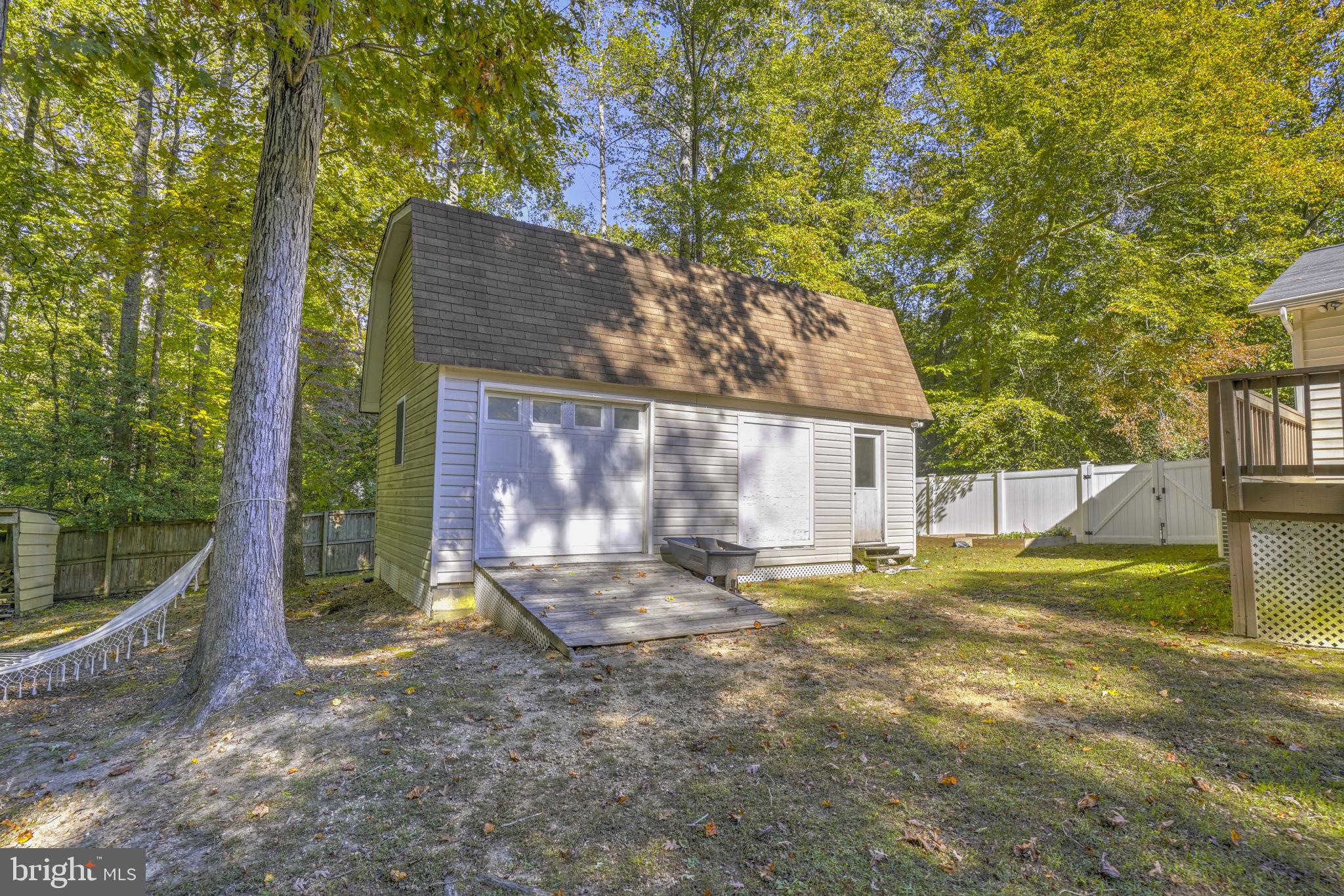 COUNTRY LAKES - Residential