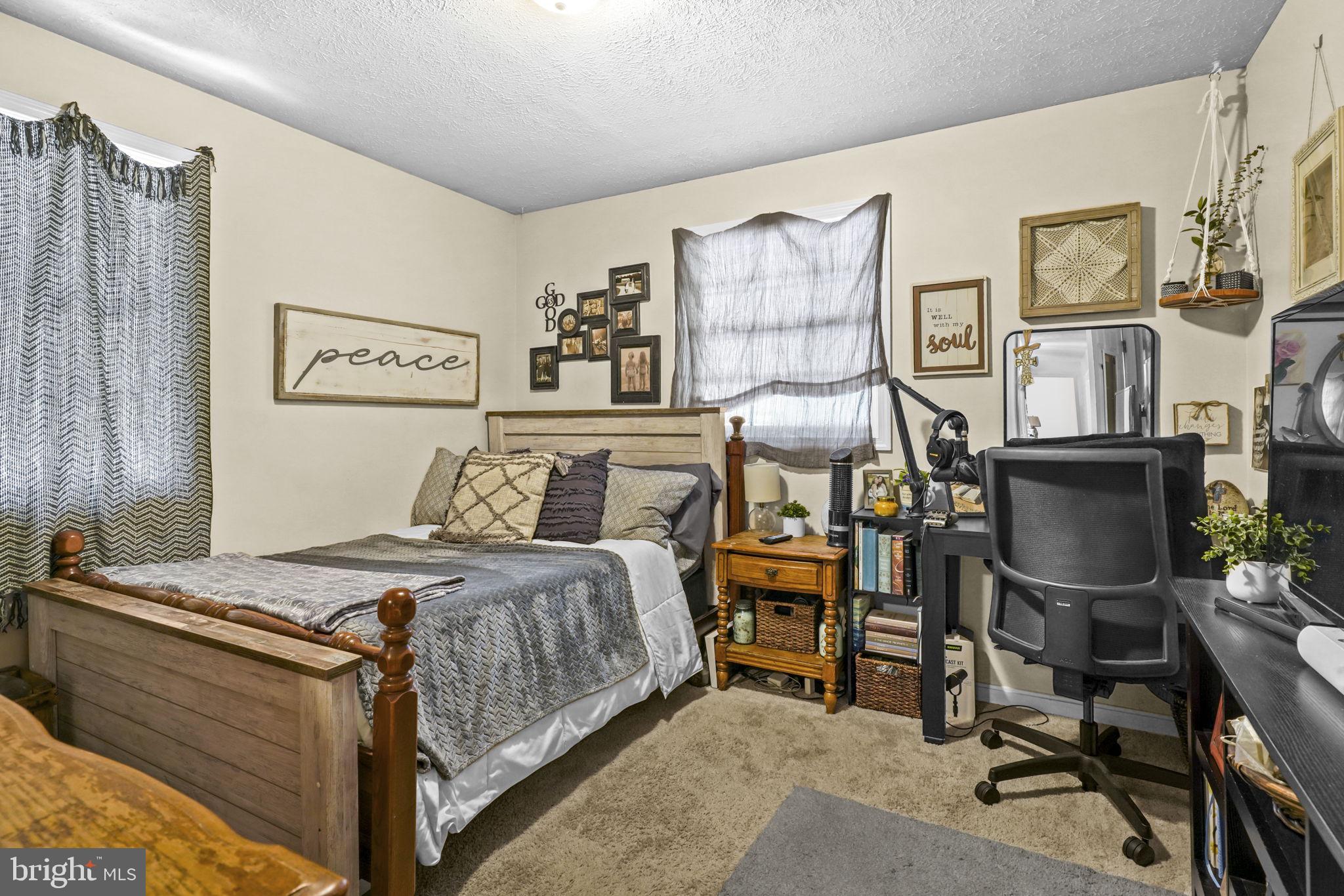 COUNTRY LAKES - Residential