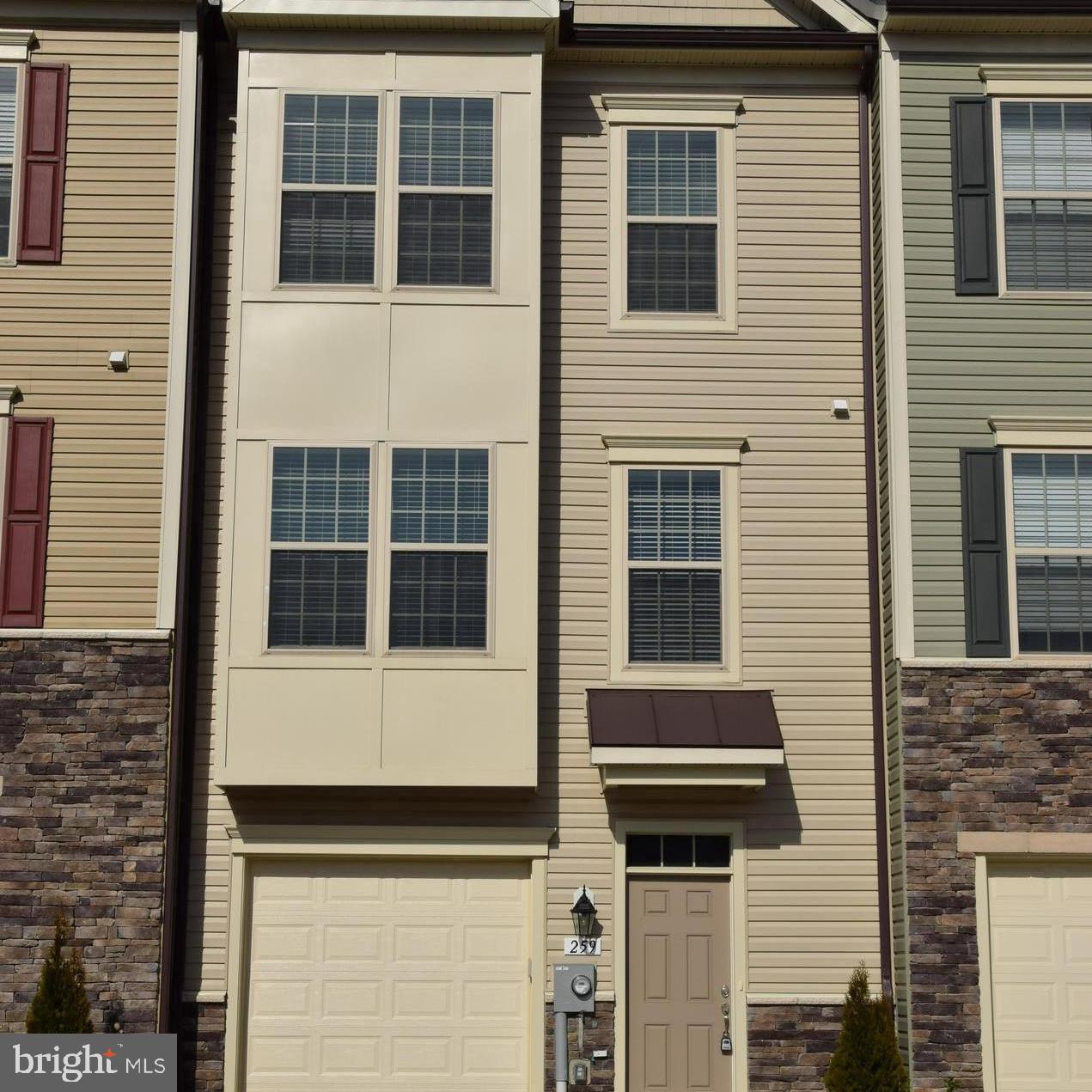 MACALLAN CROSSING - Residential Lease