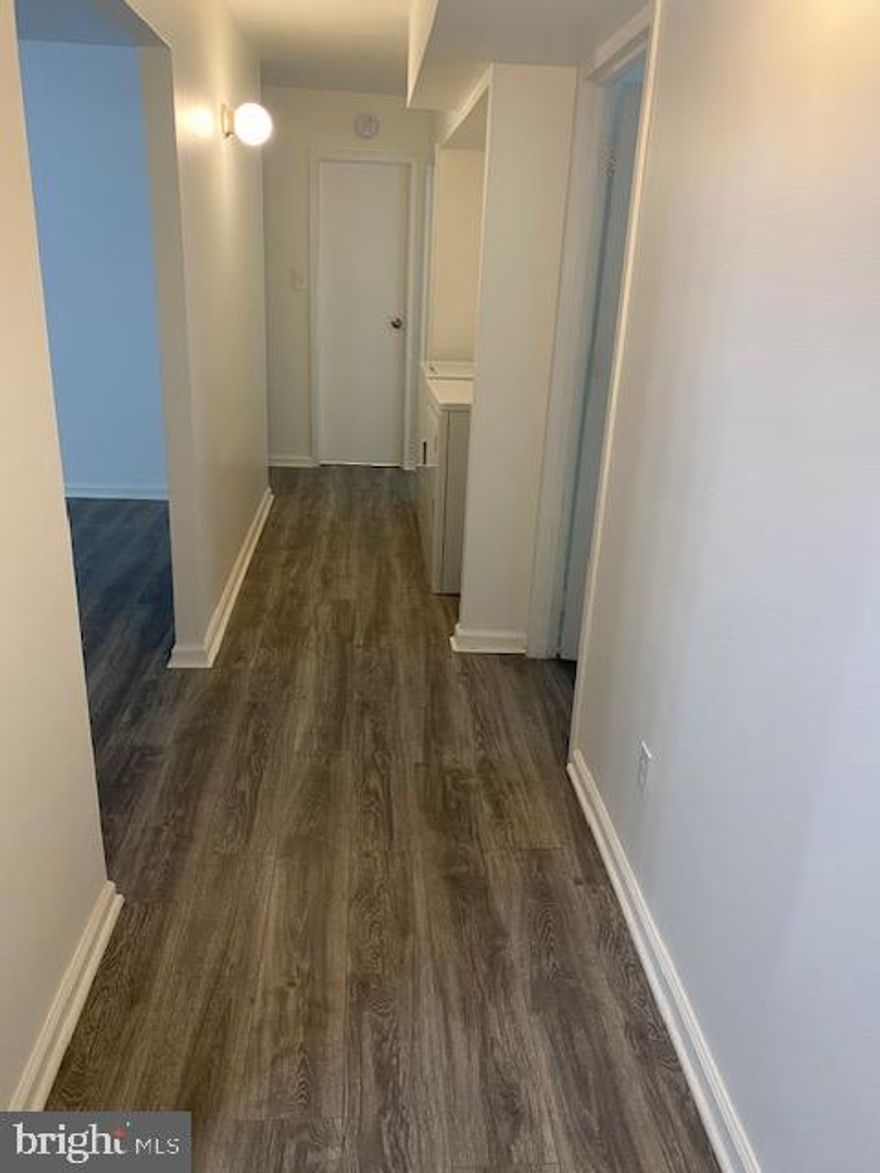 Fully renovated 3 bedrooms located in great location, close to Reston  town, School, hospital, low condo fees.