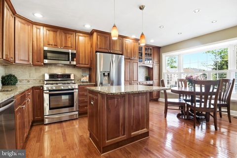 4866 CARRIAGEPARK ROAD FAIRFAX VA 22032