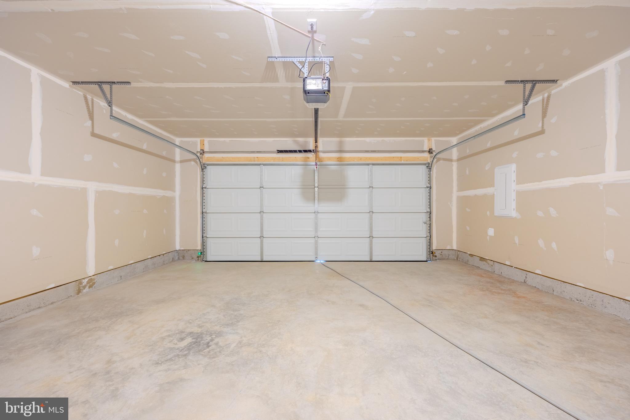 WEST WIND - Residential Lease