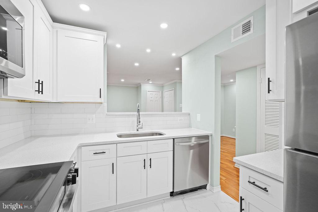 1519 LINCOLN WAY 201