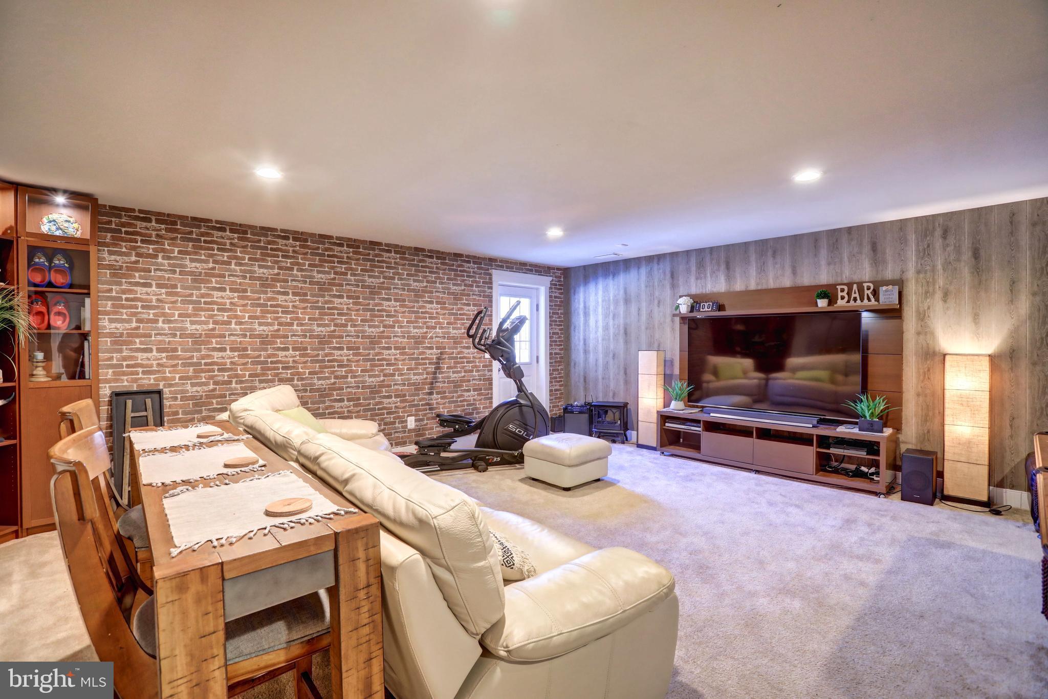 MAYFAIR - Residential