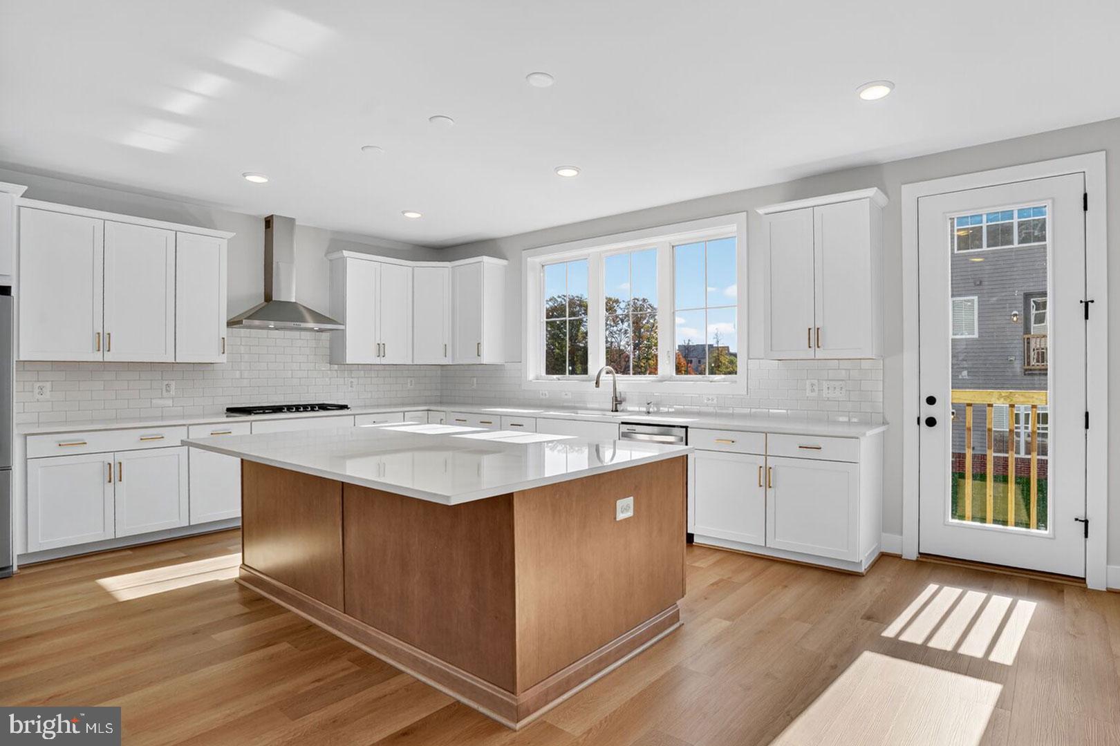 42141 GILDED STONE TERRACE