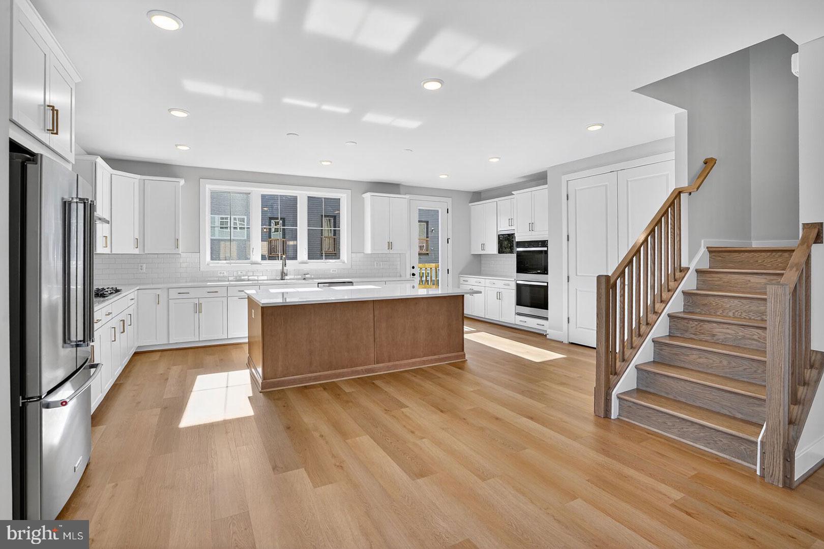 42141 GILDED STONE TERRACE